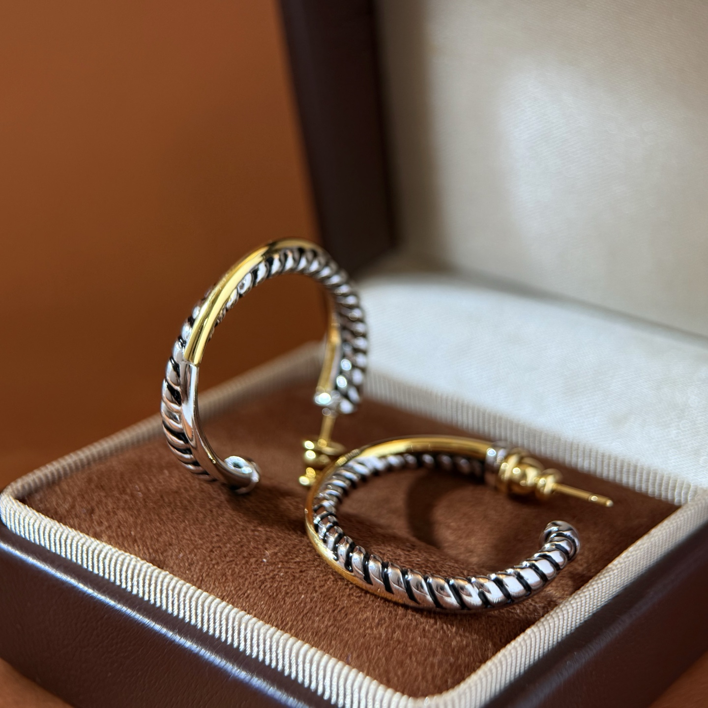DY80 David Yurman大卫雅曼经典缆绳系列金色光面金属交叉光面古银色螺旋纹理间金色绳索双色C