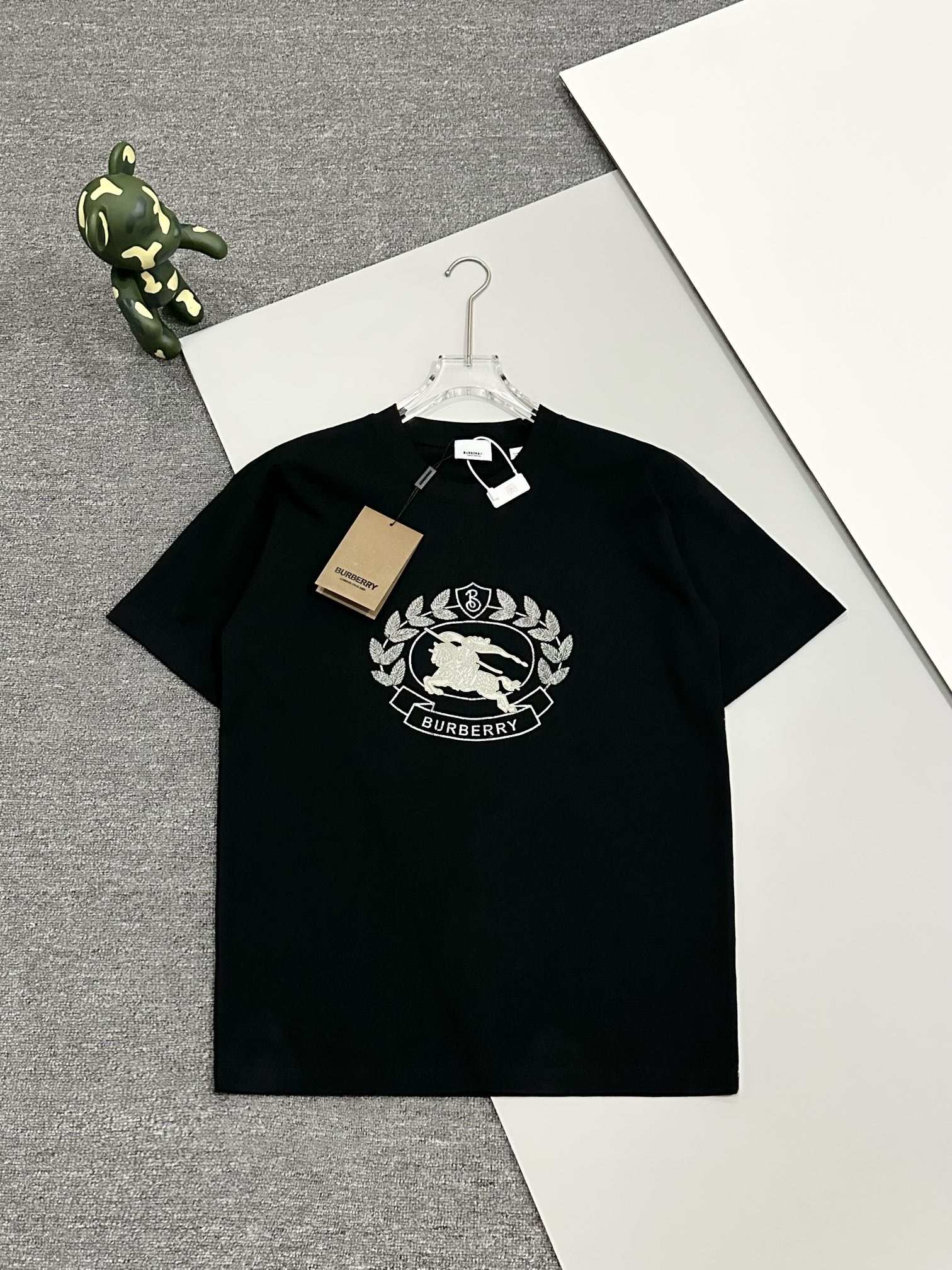 Burberry Ropa Camiseta Negro Blanco Universal para hombres y mujeres Algodón Silicona Colección primavera – verano Fashion Manga corta