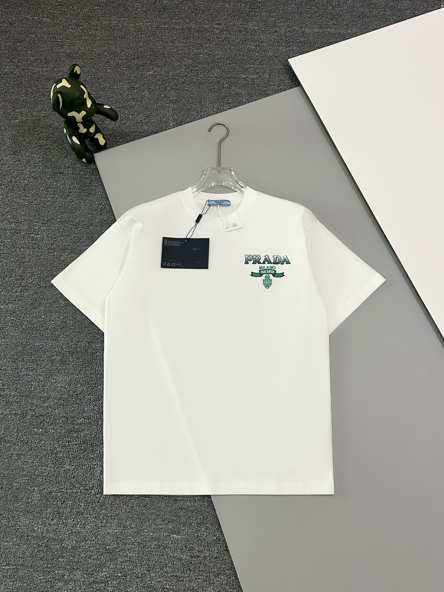 [Alta calidad] prada🔥 Prada 25ss nuevo modelo con bordado de cepillo de dientes con logo de letra degradada y bordado …