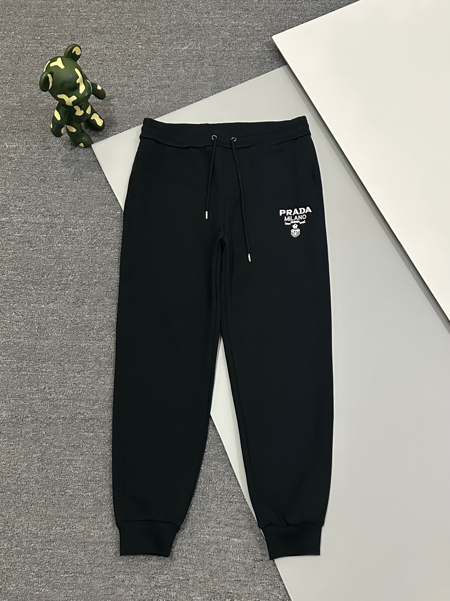 Réplica superior ★Prada🔥prada simple bordado más pantalones deportivos y casuales de terciopelo y terciopelo de visón …