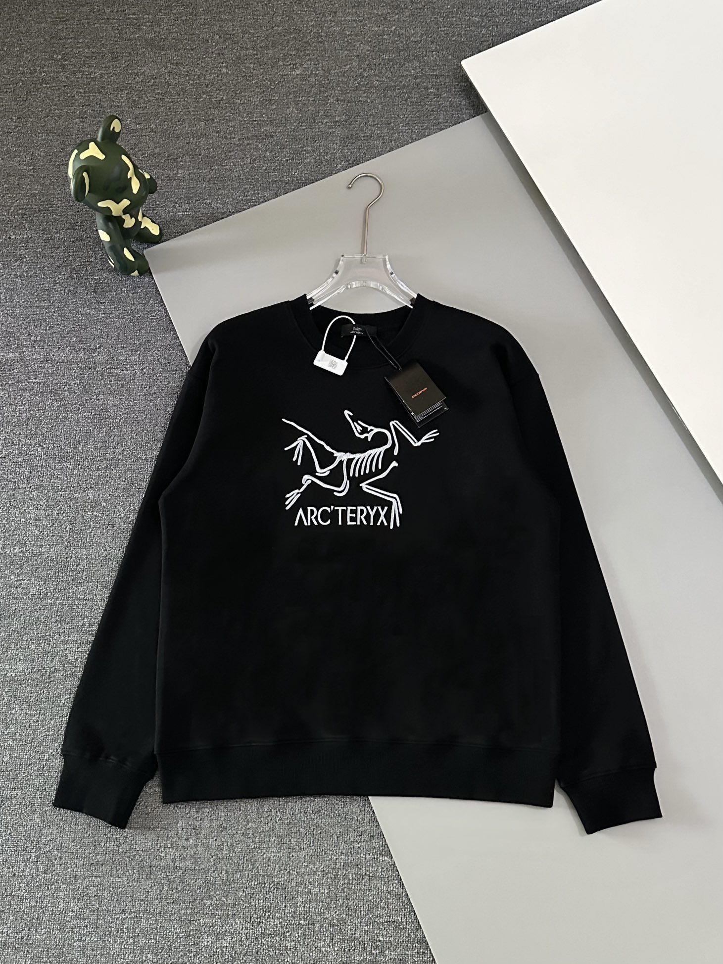 [Versión superior] Sudadera Arc’teryx arc 24ss de cuello redondo con bordado en el centro del pecho y la espa…