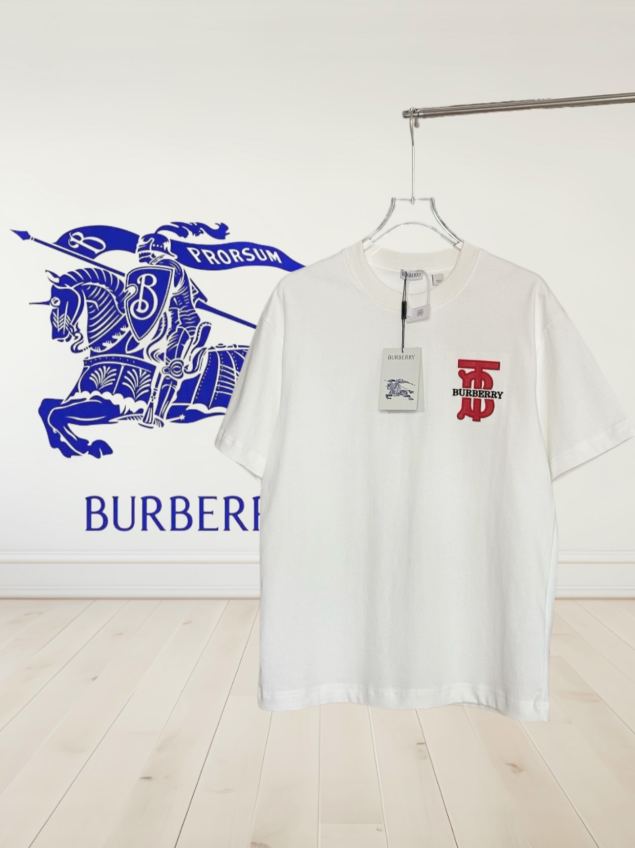 [Alta calidad] Burberry Báobǎo lì nuevo modelo de manga corta de cuello redondo con bordado de piel y parche, tejido la…