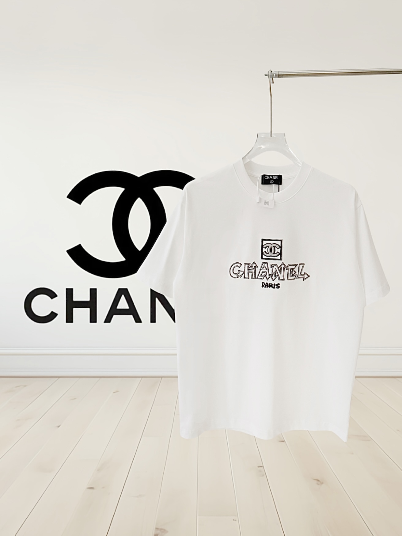 [Alta calidad] CHANEL 25ss. El logo de Chanel utiliza bordado en relieve y bordado calado de alta artesanía para formar…