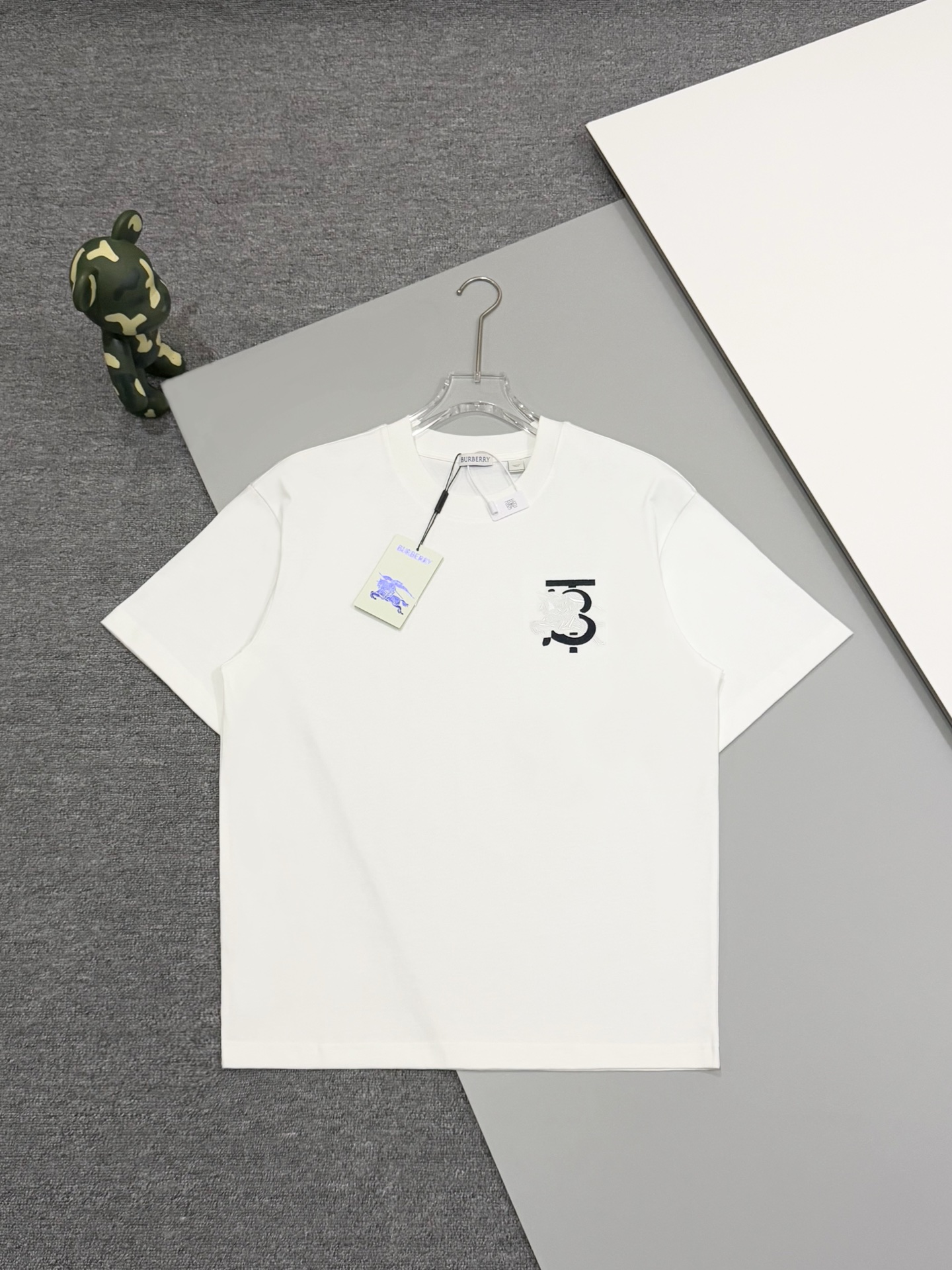 [Alta calidad] Burberry 25ss primavera y verano nuevo tb letter war horse logo bordado🪡 Sincronización de logotipo ofi…