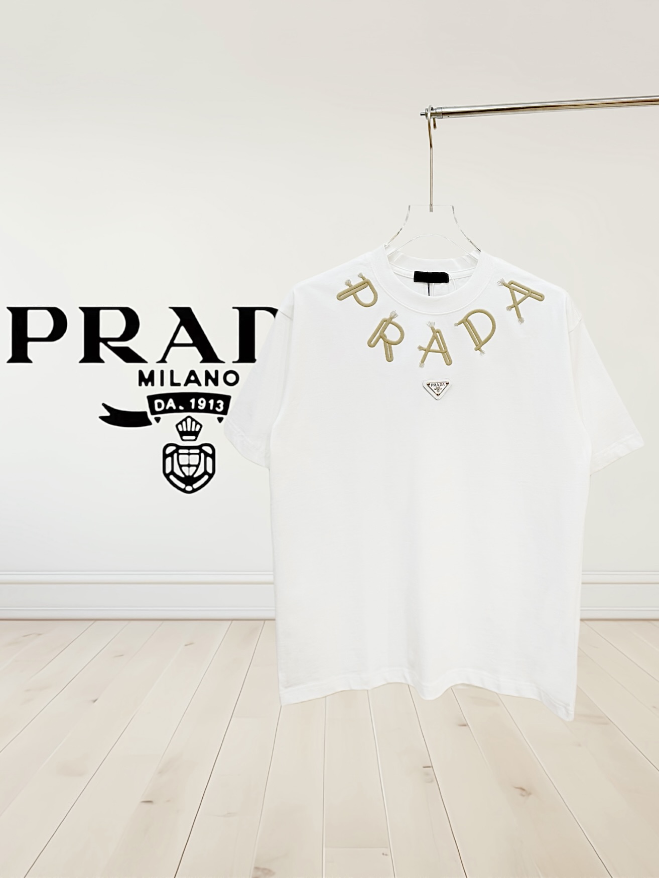 [Alta calidad] ¡Nueva edición limitada de Prada, camiseta de manga corta con bordado de letras tridimensionales en el c…