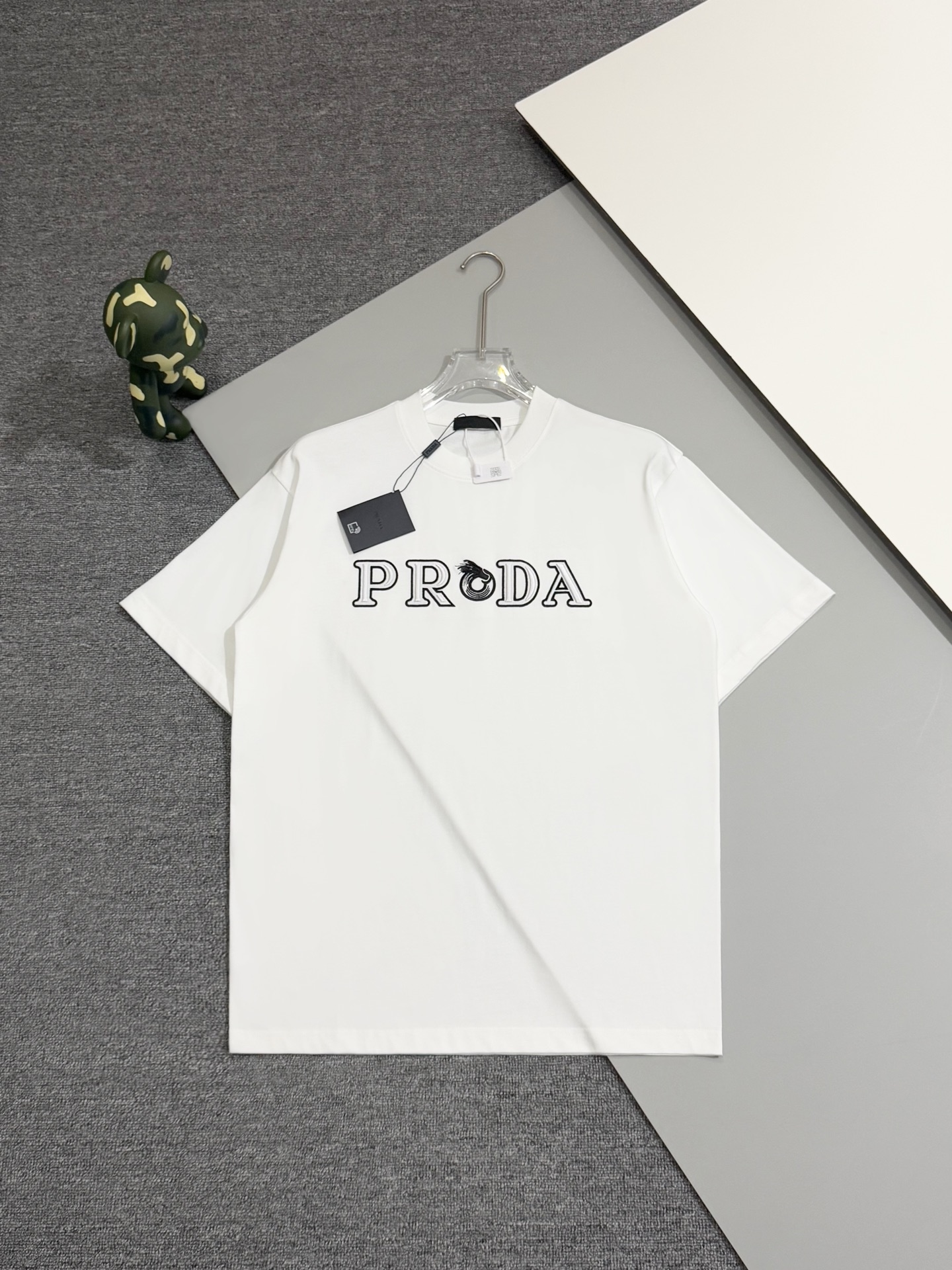 [Versión alta] El gabinete de primavera y verano Prada SS25 está a la venta, boutique de canal, serie con letras en rel…