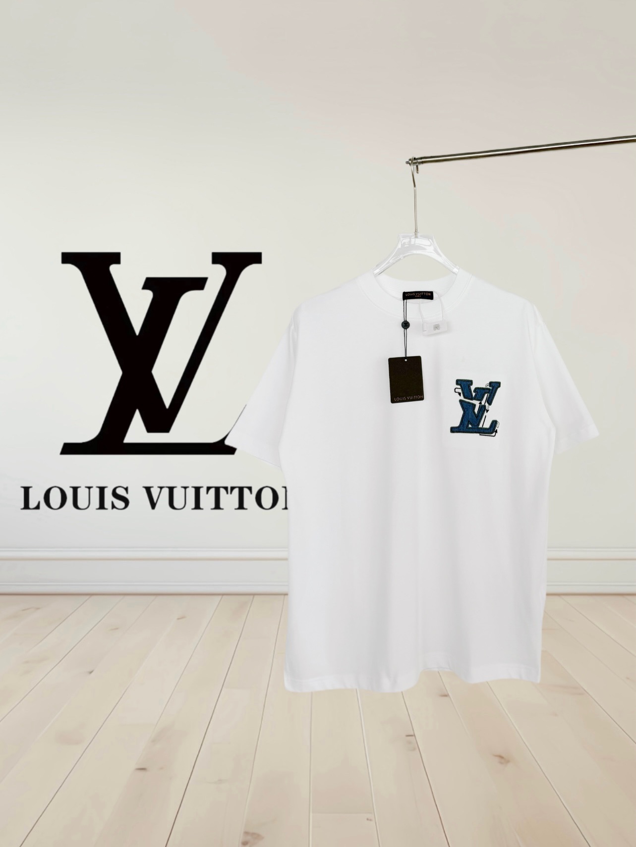 P85 [Versión superior] Louis Vuitton 25ss nuevo top bordado estilo pasarela 🪡Camiseta con cuello redondo bordado en la…