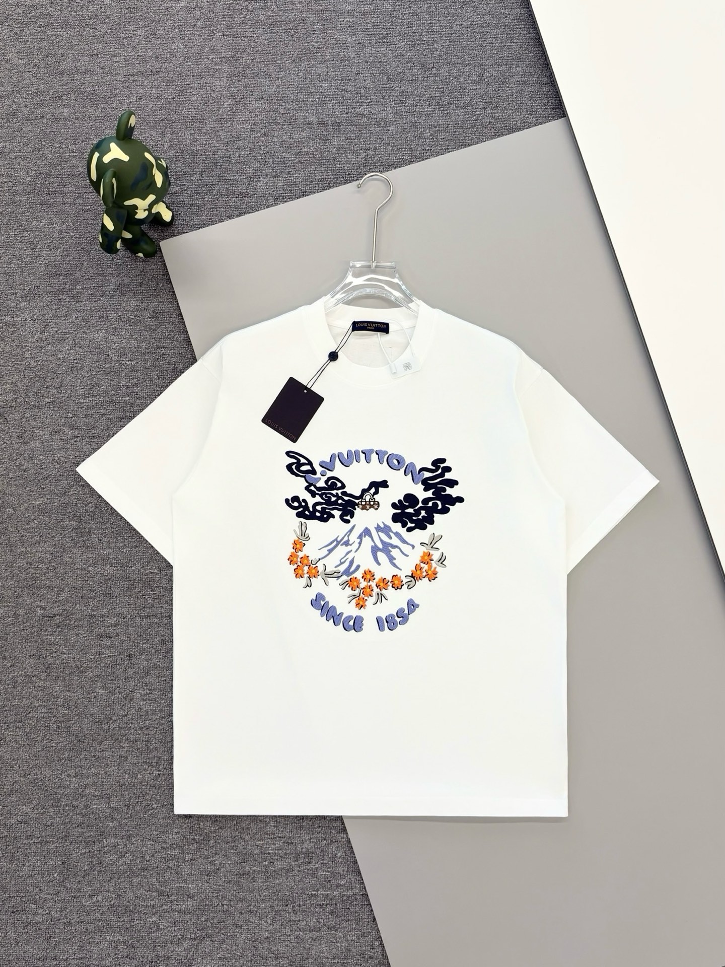 P80 [Alta calidad] LOUIS VUITTON Nigo conjunto volcán bordado manga corta cuello redondo camiseta harrell William y Nig…