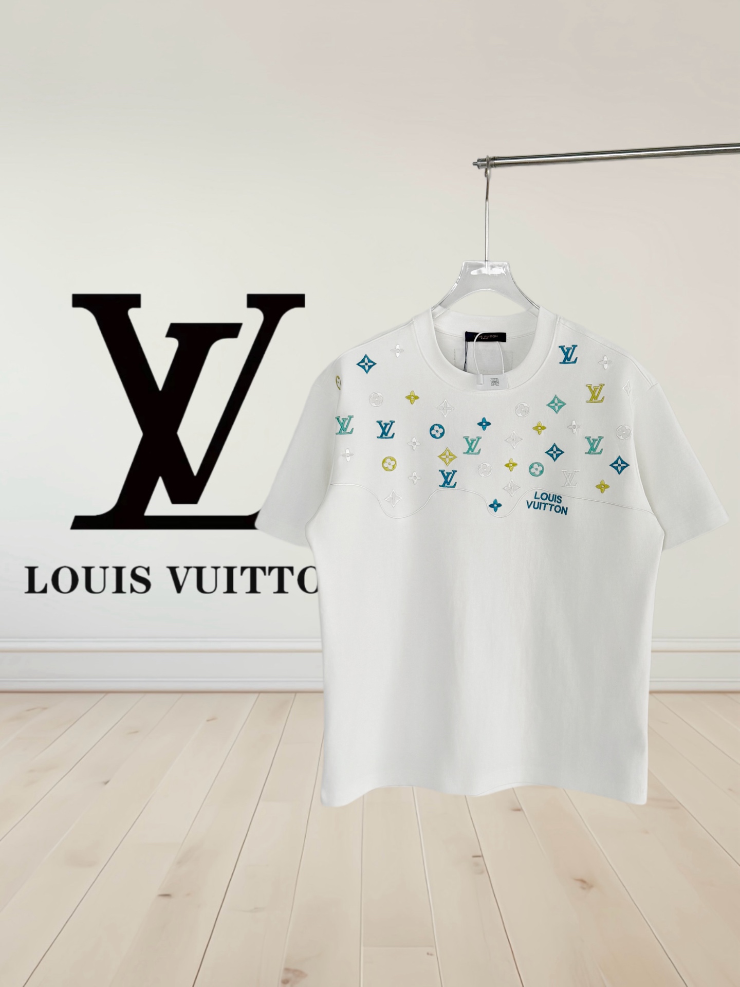 P85 [Alta calidad] Louis Vuitton*Louis Vuitton bordado en color de medio cuerpo🪡‼ ️Camiseta con cuello redondo *Ajuste…