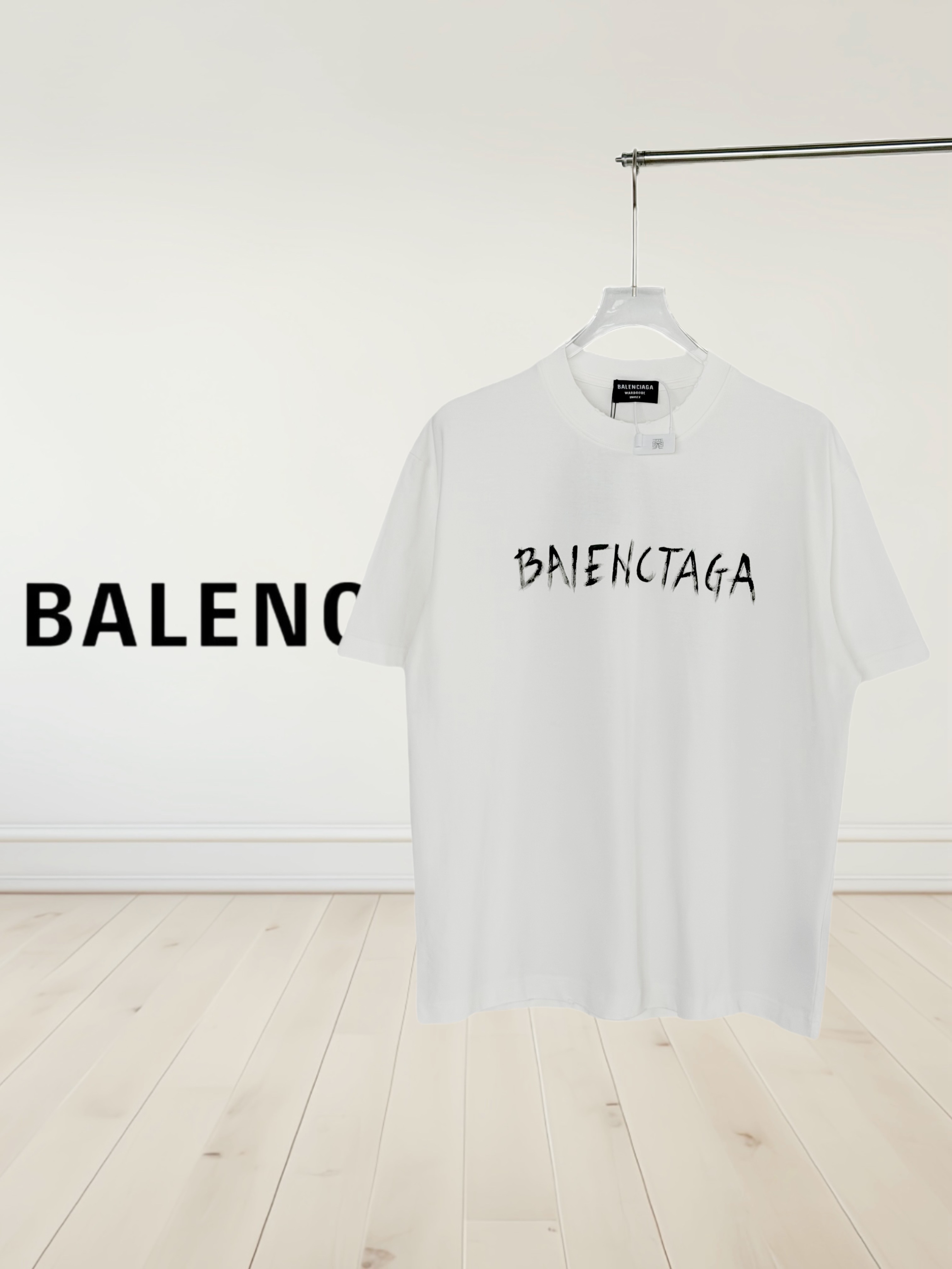 P85 [Alta calidad] BALENCIAGA París, camiseta de cuello redondo con letras pintadas a mano ‼️ *Corte holgado personaliz…