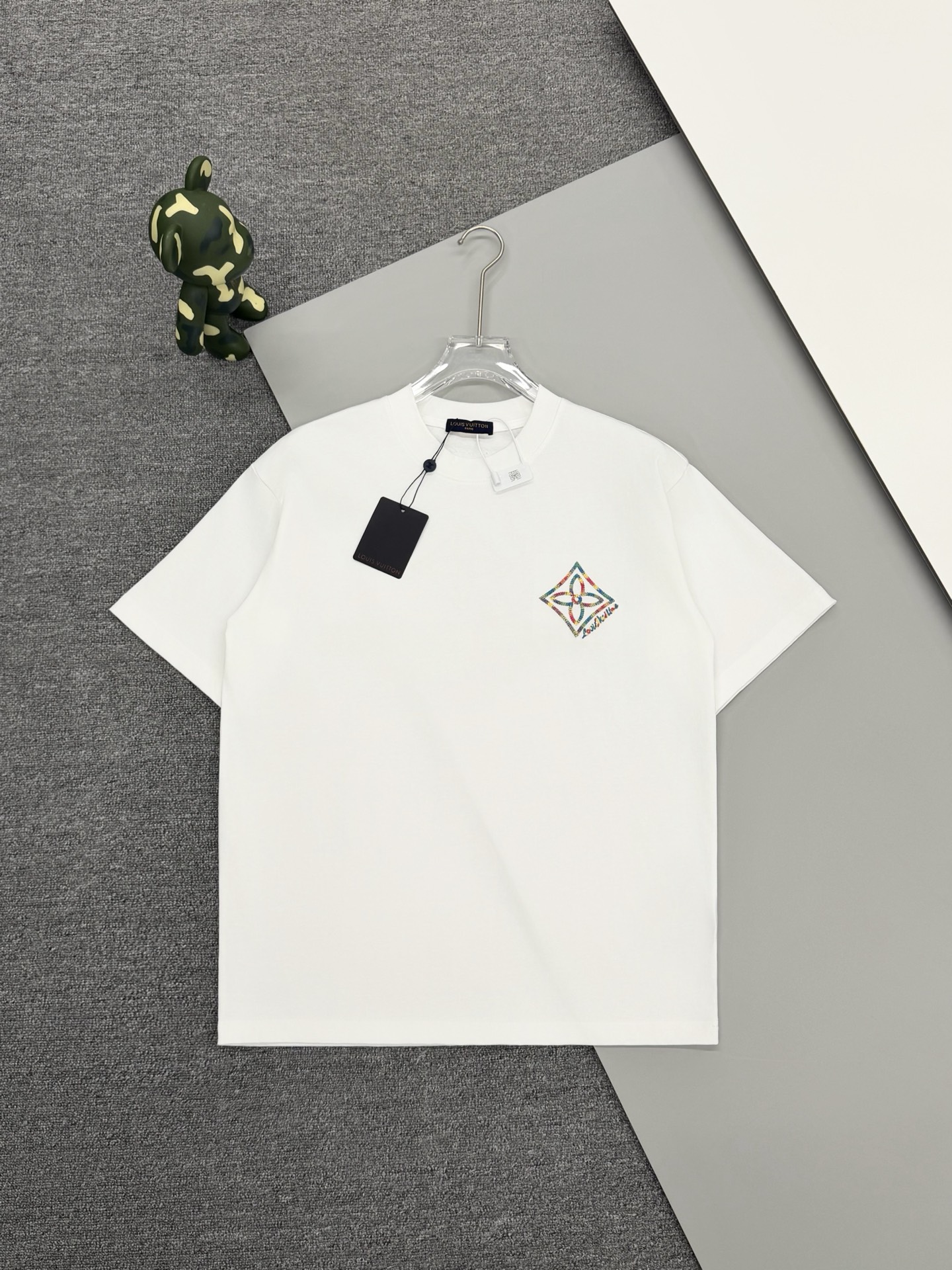 P80 [Alta calidad] Louis Vuitton*Louis Vuitton Los paneles delantero y trasero están hechos de coloridos bordados de al…