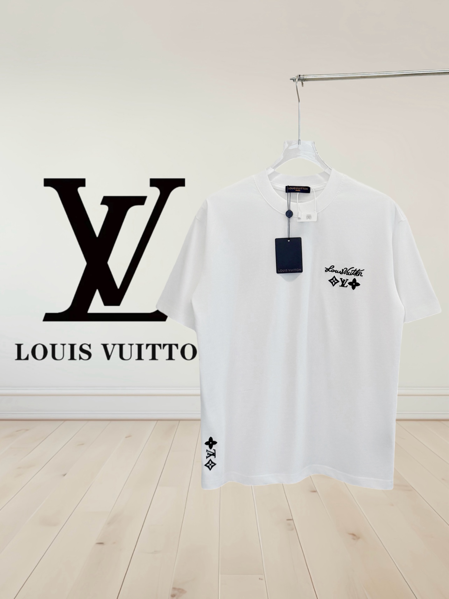 P80 [Alta calidad] Louis Vuitton* Camiseta de cuello redondo con bordado de logotipo en el pecho y en el dobladillo, y …