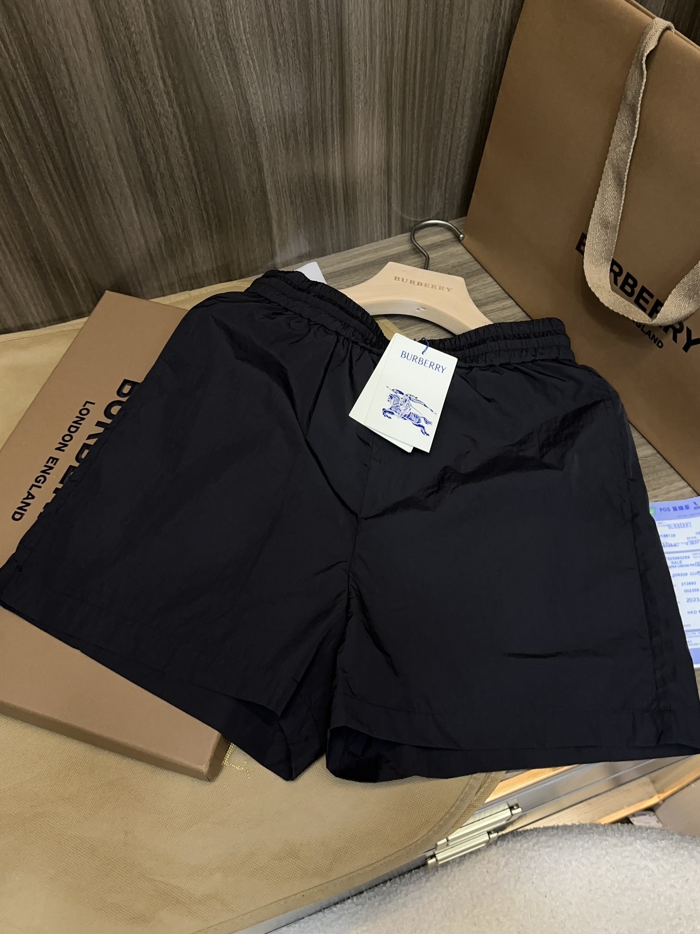 Burberry P483 Female Suit: Stylish, Durable, Multi-functional, Perfect for All Sizes