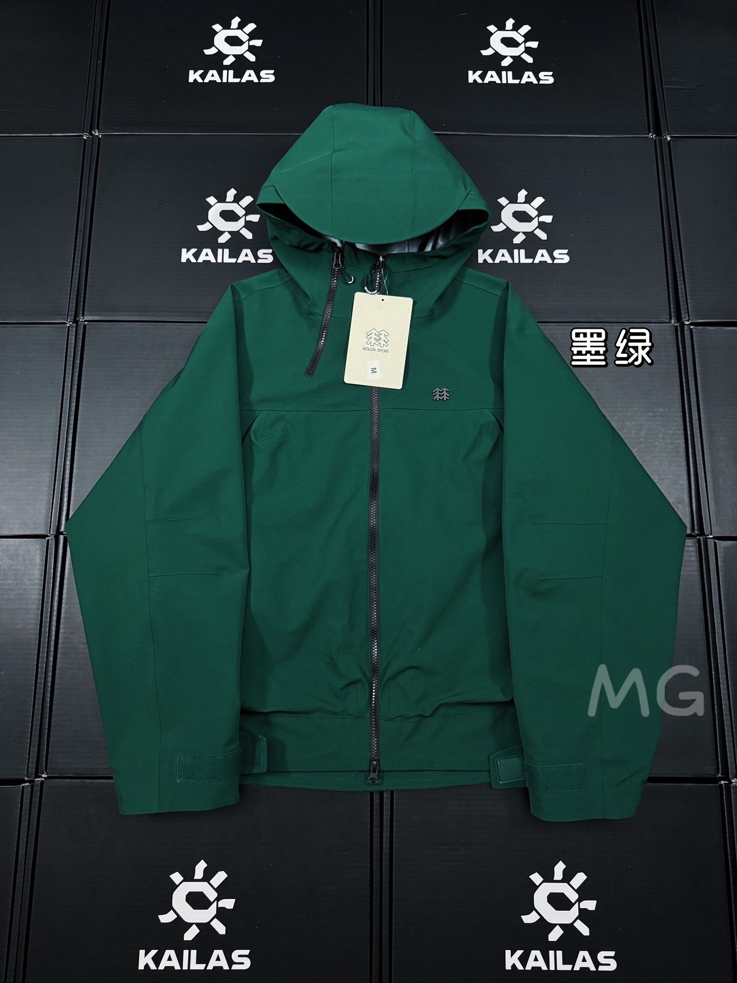 💰280 款号G66
KOLON可隆|SPORT CAMPING 系列 抗撕中性廓形多口袋2.5L露营OBLI-K男女同款户外冲锋衣独家货源
顶级品质可隆KL二代 刘诗诗同款冲锋衣
设计理念:
SPORT CAMPING 系列新品冲锋衣,质感十足,辅以“旁逸斜出”剪裁设计,一件解锁高级感随性气质,急尽致展现山系穿搭魅力,多场景演绎不同风格,彰显单品的时髦与实穿性,品质、设计以及精简的理念造就了其良好的性能,并能满足严苛环境下的使用需求。
面料+特点:
✅双拼接进口 3层压胶 3L GORE-TEX 复合面料
✅GORE-TEX防水、防风、透气、轻量、抗撕裂耐磨,透气5000➕。
✅ 采用先进的高端户外全身压胶拼接,内里采用进口飘柔纱,做工也都整整齐齐,更加考验工厂技术。
✅ 融合户外技术和都市审美风格,SPORT CAMPING 系列 多用途高性能服装适合多种活动和环境穿着。
✅ 连帽设计可调帽子抽绳,保暖头盔兼容Drop Hood™,弧形帽檐,更好的防风防雨不遮眼
✅插手口袋内里设有网纱分离,方便物品归纳整理,细心的小设计。
✅高性能的简约设计,轻量而耐磨。
✅袖口及袖子设计,冲切Velcro®魔术贴袖口粘扣带,减少累赘
功能+版型
✅风格:机车风
✅版型:宽松版型
工艺:
✅ 这款冲锋采用GORE- TEX面料,防水、透气、抗撕裂技术性与多变的风格相融合,巧妙且实用的功能彰显出其卓越的功能性。AB拼接面料风格前卫,不仅防风防水,同时还能应对多变天气,两个都是秋冬的大热色系,简直就是户外人的宝藏福音。款式易于搭配,采用独特的立体口袋设计,呈现独特的风格外观。上身宽松时尚、同时又有冲锋衣的机能感,是每人必备的宝藏户外单品。
八色齐发:黑色 白色 紫色 灰绿 墨绿 黄绿 棕色 玫红
尺码:xs-xxl