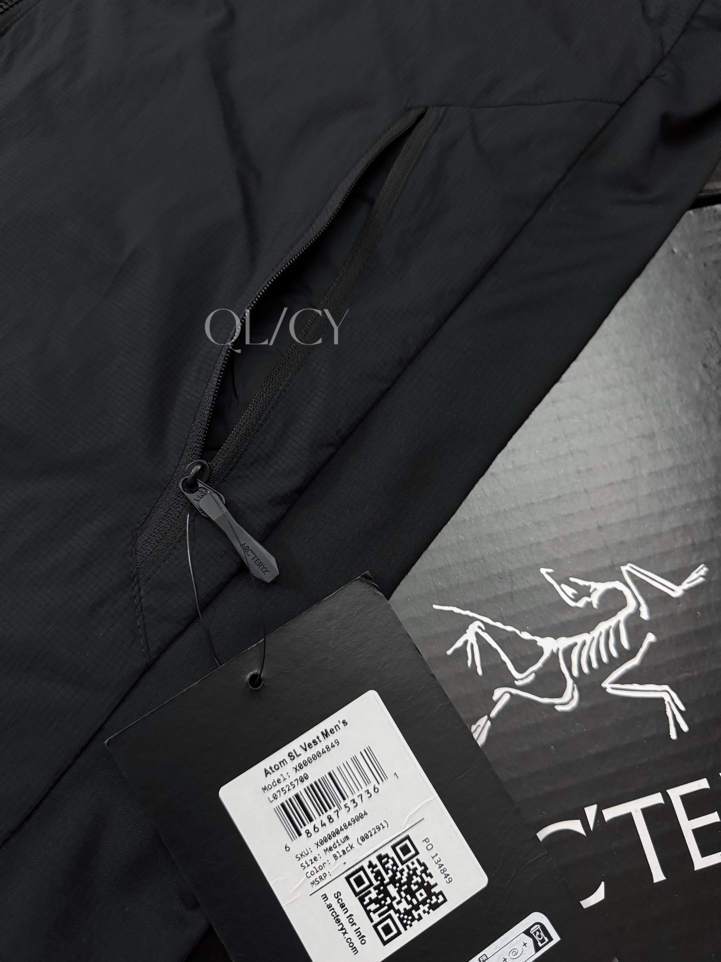 💰220 款号k61
始祖鸟阿童木Atom SL Vest 薄保暖棉马甲
Arc'teryx的Atom背心超轻便携,可轻松装入背包,适合夏季气温下降时穿着。可作为中间层或单独穿着,棉羽填充量适中,非常适合清晨跑步和登顶远眺时穿着。
⚠️原版就是薄棉设计,不是厚款不是质量差,刺客就是为了户外登山便携设计
弹力抓绒侧幅提高了通风透气性,且更加合身。
技术特点吸湿排汗透气
可压缩打包
保暖防风超轻薄下摆设计
可调下摆绳防止冷风进
颜色:黑色
尺码:S、M、L、XL、XXL
衣长:70 71 72 73 74
胸围:50 52 54 56 58
S码推荐120斤以内
M吗推荐140以内
L码推荐160 以内
XL码推荐180 以内
XXL推荐200以内