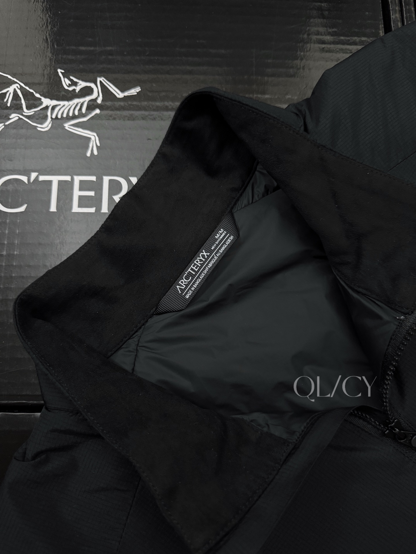 💰220 款号k61
始祖鸟阿童木Atom SL Vest 薄保暖棉马甲
Arc'teryx的Atom背心超轻便携,可轻松装入背包,适合夏季气温下降时穿着。可作为中间层或单独穿着,棉羽填充量适中,非常适合清晨跑步和登顶远眺时穿着。
⚠️原版就是薄棉设计,不是厚款不是质量差,刺客就是为了户外登山便携设计
弹力抓绒侧幅提高了通风透气性,且更加合身。
技术特点吸湿排汗透气
可压缩打包
保暖防风超轻薄下摆设计
可调下摆绳防止冷风进
颜色:黑色
尺码:S、M、L、XL、XXL
衣长:70 71 72 73 74
胸围:50 52 54 56 58
S码推荐120斤以内
M吗推荐140以内
L码推荐160 以内
XL码推荐180 以内
XXL推荐200以内