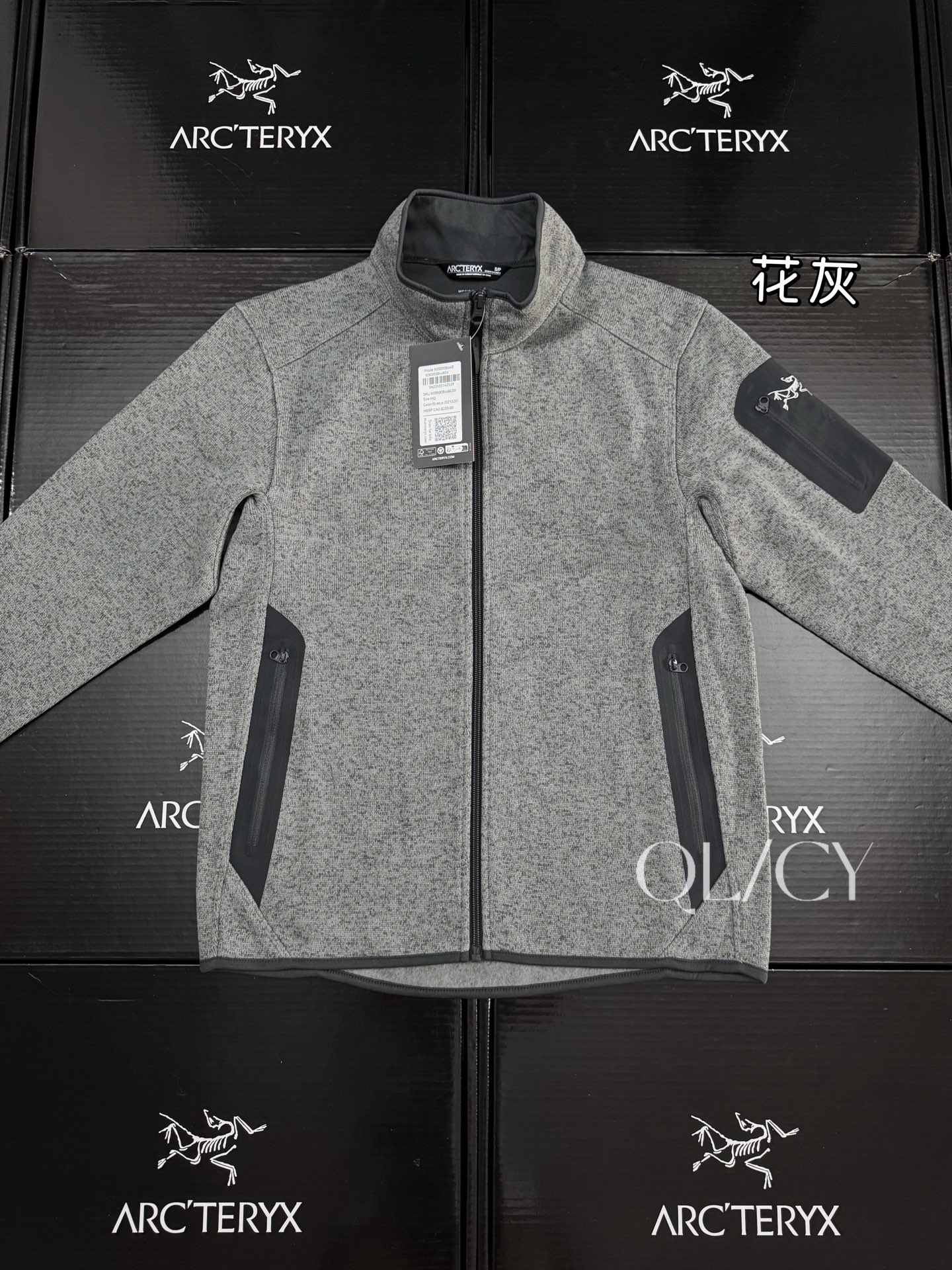 款号k69 17色顶级刺绣版本 ARC’TERYX/始祖鸟秋冬COVERT系列男女立领开衫轻量抓绒外套,情侣款针织衫毛衣夹克外套.秋冬季户外徒步或运动休闲时穿着非常得体日常出行必备! 来自抓绒界NO1的M1LLS公司,军工级的精编双针织抓绒面料,有着超高的暖重比,比羊毛羊绒更暖,即使在户外一些恶劣严寒环境下也能保持温暖 出色的透气和吸湿性能,帮助您在各种环境或者运动状态下都能给你更好干爽体感 功能多样,吸湿排汗,透气快干,聚热保暖 可作为全天候的保暖层,也可以叠穿、单穿或者外搭穿着. 它是一种中空的保暖层结构,所以要比常规的抓绒更轻更保暖, 各方面都无懈可击,这些都不是其他面料能够取代的! 手感也十分的柔软、蓬松,温和,内里丰盈细密的抓绒处理,就算贴身也很亲肤舒适 四面大弹力拉伸,上身非常舒适不紧绷,各种运动也可轻松驾驭 考究的3D立体裁剪,让衣服具备丸美的合身性,和更舒适的内部空间 让你各种伸展活动都能灵活自如,也让穿着效果更加优秀和挺括 腋下插角布设计保证活动自如,压胶口袋方便取放必需品. 具有高效的保暖性和更佳的手感裁切:标准款式·拼接剪裁,活动自如. 手臂侧方口袋立体硅胶,带拉链袖袋,经典时尚. 压胶插手口袋带粘合拉链 全覆盖风帽舒适贴合,更添暖意将高科技户外功能、舒适性和持久性融入!强烈推荐! 颜色:原子灰 樱花粉 暖橙色 贝栗粉 南瓜橙色 麦芽灰色 博卡绿 锐利棕 麦芽黄 风暴紫 波尔多红 雾霾黑灰 花灰色 海冰淡蓝 静海蓝 幽雾绿 黑灰 衣长 胸围 袖长 肩宽 建议体重 S 65 100 59 43.5 80-105 M 67 104 60.5 44.5 105-115 L 69 108 63 45.5 115-130 XL 71 112 64.5 46.5 130-150 2XL 73 116 66 47.5 150-170 3XL 75 120 67.5 48.5 170-200