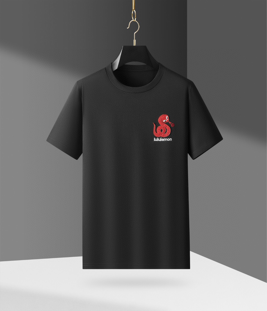 NO:135475,2025ss.lululemon summer new product 220g skin-feeling velvet cut and hot LOGO craftsmanship hand-painted design Latest official website font cut and hot baita style Short-sleeved T color: black white navy dark gray size M L XL 2XL XXXL,,T-shirt,alexander wang198609092025ss.lululemon夏新品 220克 肤感绒切烫LOGO工艺 手绘设计 最新官网字体切烫 百塔款 短袖T颜色: 黑 白 藏青 深灰尺码M L XL 2XL XXXL,,T-shirt,alexander wang,Men's clothing