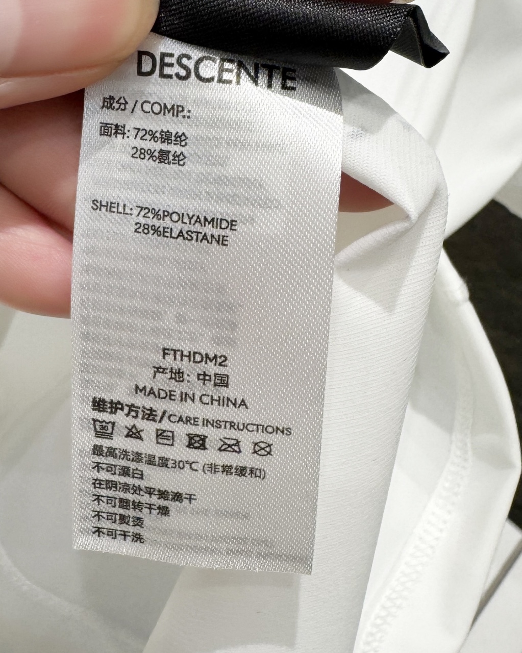 💰95
迪桑特四色女款冰丝速干短袖圆领T恤DESCENTE迪桑特女士抗菌凉感透气短袖专业级吸汗速干运动衫,偏修身型瑜伽健身衣,运动无拘束,凸显身材,裸感支撑,专利面料第二层皮肤,真的超级赞!轻盈裸感亲肤透气,四面弹,全身感觉轻且薄不透肉,上身贴合人体,修身凸显身材,保证你的男神会回头两次夏季这款短袖,适用于任何场所,上班、休闲、健身、跑步、运动、居家等等,都可无拘束上身,超级棒的一款纯色经典,适合任意年龄段,不用犹豫,入就对了!纯色经典,适合任何任意年龄段任何场景,不管是运动健身,还是平时内搭,居家或者外出休闲,都可随意上身,绝对的好搭
颜色:黑色/白色/粉色/紫色
尺码:M-XXL
尺码表
M胸围92袖长21衣长56
L胸围96袖长22衣长61
XL胸围100袖长23衣长63
XXL胸围104袖长24衣长65