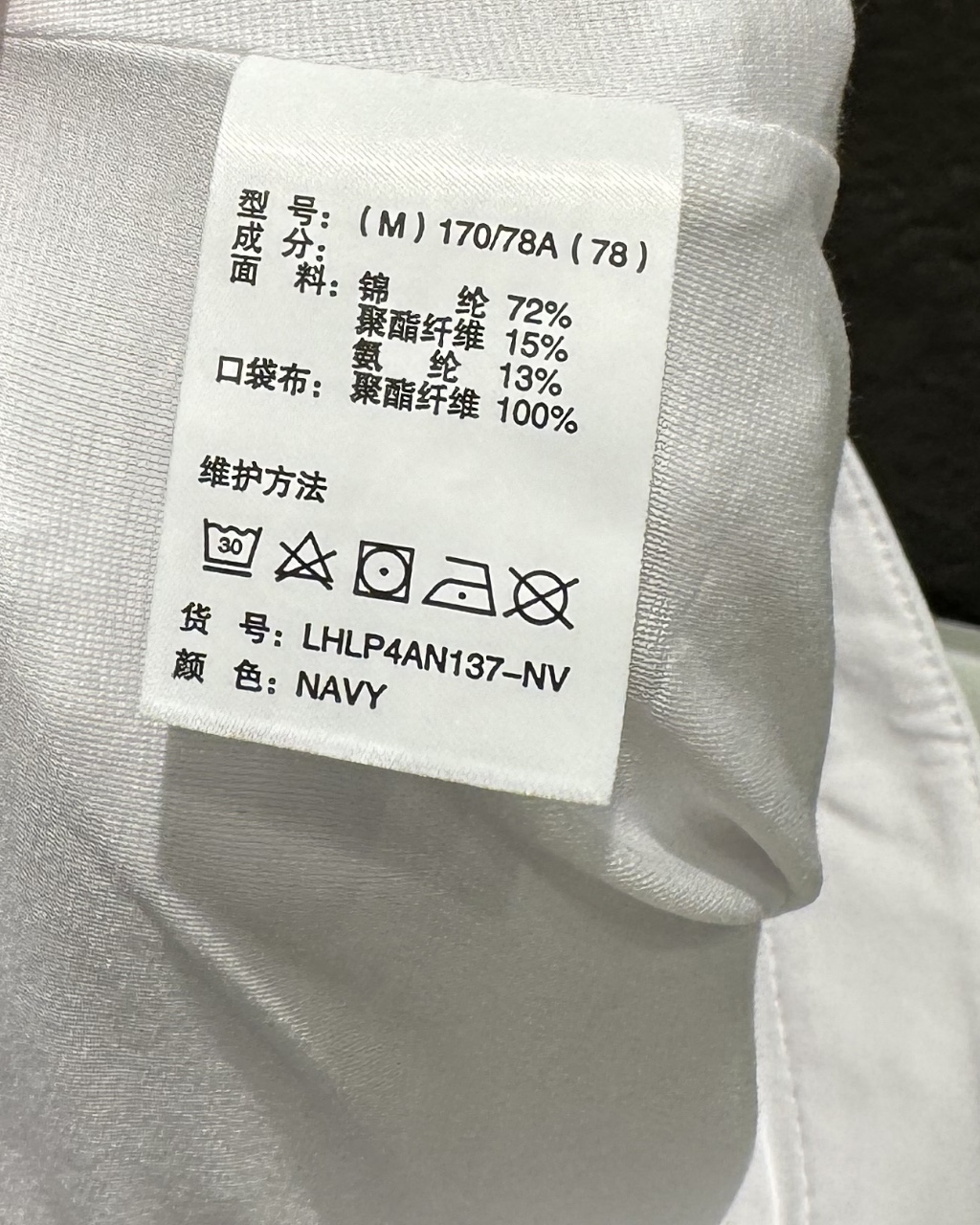 💰115
韩版专柜在售KOLON SPORT可隆高尔夫运动轻薄速干短裙 舒适随型 自在随心 柔软透气 挺括有型 舒适透气,精选优质棉料亲肤柔软,吸汗透气,告别闷热,畅享清凉带内衬G网专柜同步!客供订制原版跟单面料天丝级别40支双重冷感锦纶氨纶珠地棉,表面呈疏孔状,犹如蜂巢 轻薄有弹力 透气干爽有弹力 手感舒适,透气清爽,更加耐洗不变形,亲肤感十足!重工打造 全部采用进口硅胶压制承诺 不变形 不开胶 不开裂 做工用料较为讲究,体现品牌品质把控!3D立体裁剪 辅料包装 全套原版跟单 更加提升休闲和档次 妥妥的要有颜值有颜值品质有品质 微弹面料,伸展舒适,运动无拘束!走线精致,版型超级显瘦又百搭女神必备 运动休闲旅行商务 适合各种场合 推荐入手
颜色:黑色/白色
尺码:M-L-XL
尺码表
M腰围73臀围88裙长35建议80-100
L腰围77臀围92裙长37建议100-115
XL腰围81臀围96裙长39建议115-130