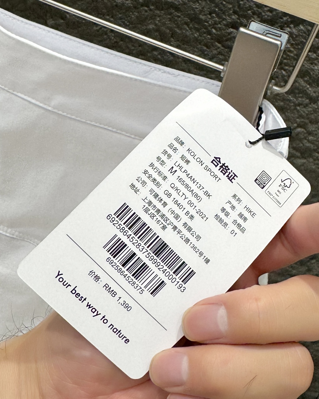 💰115
韩版专柜在售KOLON SPORT可隆高尔夫运动轻薄速干短裙 舒适随型 自在随心 柔软透气 挺括有型 舒适透气,精选优质棉料亲肤柔软,吸汗透气,告别闷热,畅享清凉带内衬G网专柜同步!客供订制原版跟单面料天丝级别40支双重冷感锦纶氨纶珠地棉,表面呈疏孔状,犹如蜂巢 轻薄有弹力 透气干爽有弹力 手感舒适,透气清爽,更加耐洗不变形,亲肤感十足!重工打造 全部采用进口硅胶压制承诺 不变形 不开胶 不开裂 做工用料较为讲究,体现品牌品质把控!3D立体裁剪 辅料包装 全套原版跟单 更加提升休闲和档次 妥妥的要有颜值有颜值品质有品质 微弹面料,伸展舒适,运动无拘束!走线精致,版型超级显瘦又百搭女神必备 运动休闲旅行商务 适合各种场合 推荐入手
颜色:黑色/白色
尺码:M-L-XL
尺码表
M腰围73臀围88裙长35建议80-100
L腰围77臀围92裙长37建议100-115
XL腰围81臀围96裙长39建议115-130