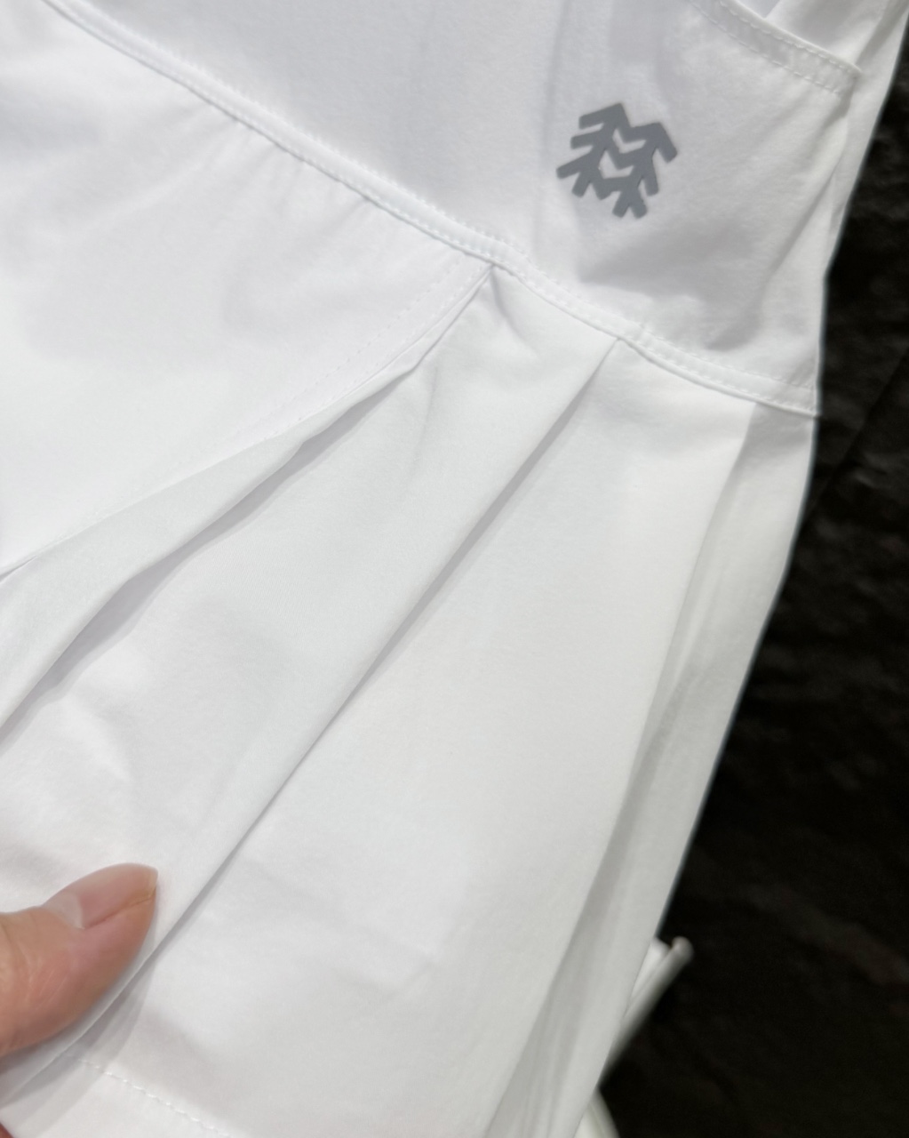 💰115
韩版专柜在售KOLON SPORT可隆高尔夫运动轻薄速干短裙 舒适随型 自在随心 柔软透气 挺括有型 舒适透气,精选优质棉料亲肤柔软,吸汗透气,告别闷热,畅享清凉带内衬G网专柜同步!客供订制原版跟单面料天丝级别40支双重冷感锦纶氨纶珠地棉,表面呈疏孔状,犹如蜂巢 轻薄有弹力 透气干爽有弹力 手感舒适,透气清爽,更加耐洗不变形,亲肤感十足!重工打造 全部采用进口硅胶压制承诺 不变形 不开胶 不开裂 做工用料较为讲究,体现品牌品质把控!3D立体裁剪 辅料包装 全套原版跟单 更加提升休闲和档次 妥妥的要有颜值有颜值品质有品质 微弹面料,伸展舒适,运动无拘束!走线精致,版型超级显瘦又百搭女神必备 运动休闲旅行商务 适合各种场合 推荐入手
颜色:黑色/白色
尺码:M-L-XL
尺码表
M腰围73臀围88裙长35建议80-100
L腰围77臀围92裙长37建议100-115
XL腰围81臀围96裙长39建议115-130