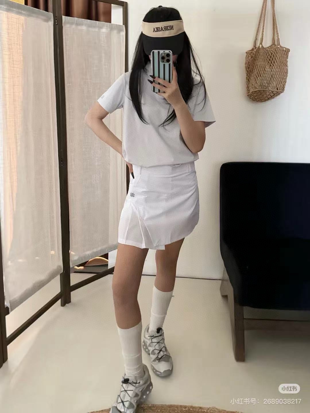 💰115
韩版专柜在售KOLON SPORT可隆高尔夫运动轻薄速干短裙 舒适随型 自在随心 柔软透气 挺括有型 舒适透气,精选优质棉料亲肤柔软,吸汗透气,告别闷热,畅享清凉带内衬G网专柜同步!客供订制原版跟单面料天丝级别40支双重冷感锦纶氨纶珠地棉,表面呈疏孔状,犹如蜂巢 轻薄有弹力 透气干爽有弹力 手感舒适,透气清爽,更加耐洗不变形,亲肤感十足!重工打造 全部采用进口硅胶压制承诺 不变形 不开胶 不开裂 做工用料较为讲究,体现品牌品质把控!3D立体裁剪 辅料包装 全套原版跟单 更加提升休闲和档次 妥妥的要有颜值有颜值品质有品质 微弹面料,伸展舒适,运动无拘束!走线精致,版型超级显瘦又百搭女神必备 运动休闲旅行商务 适合各种场合 推荐入手
颜色:黑色/白色
尺码:M-L-XL
尺码表
M腰围73臀围88裙长35建议80-100
L腰围77臀围92裙长37建议100-115
XL腰围81臀围96裙长39建议115-130