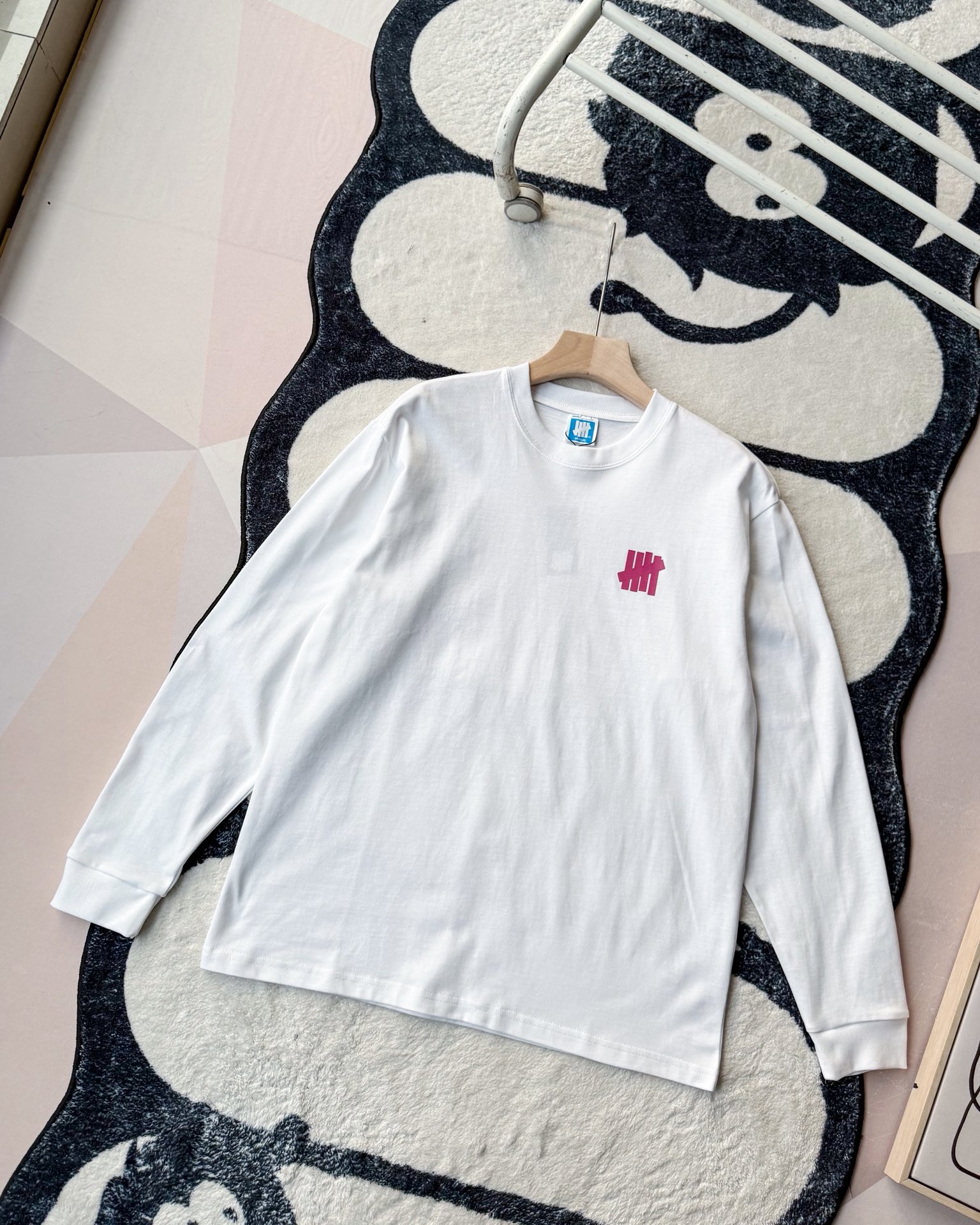 Alternative view of T-Shirt 01302