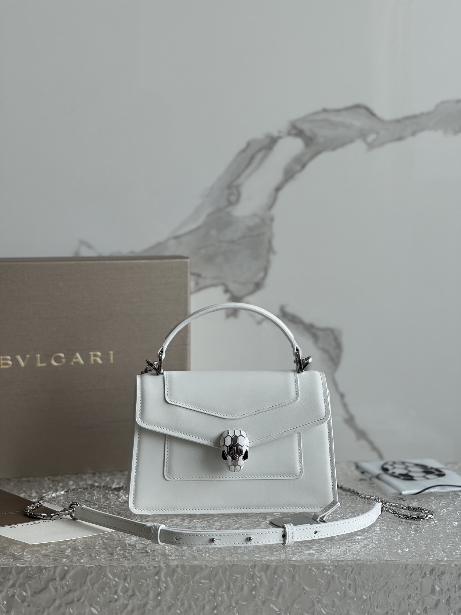 Bvlgari Serpenti Forever Bolsos de mano Empalme Piel de vaca Cuero Fashion Cadena