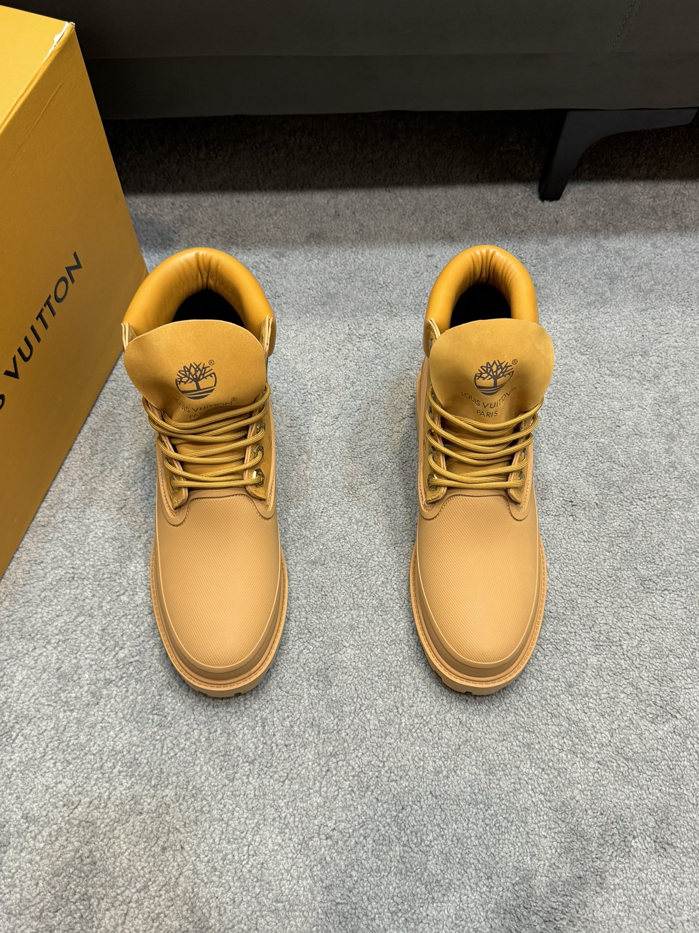 Top LV x Timberland Co-Branded Old Fashioned Yellow Boots and Ankle Boots Short Boots,Los botines LV
