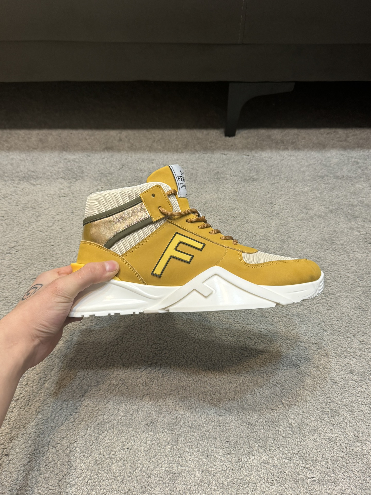 FEND* - Fendi. Zapatilla deportiva casual de invierno para hombre Fendi Flow con tiras elásticas, cr