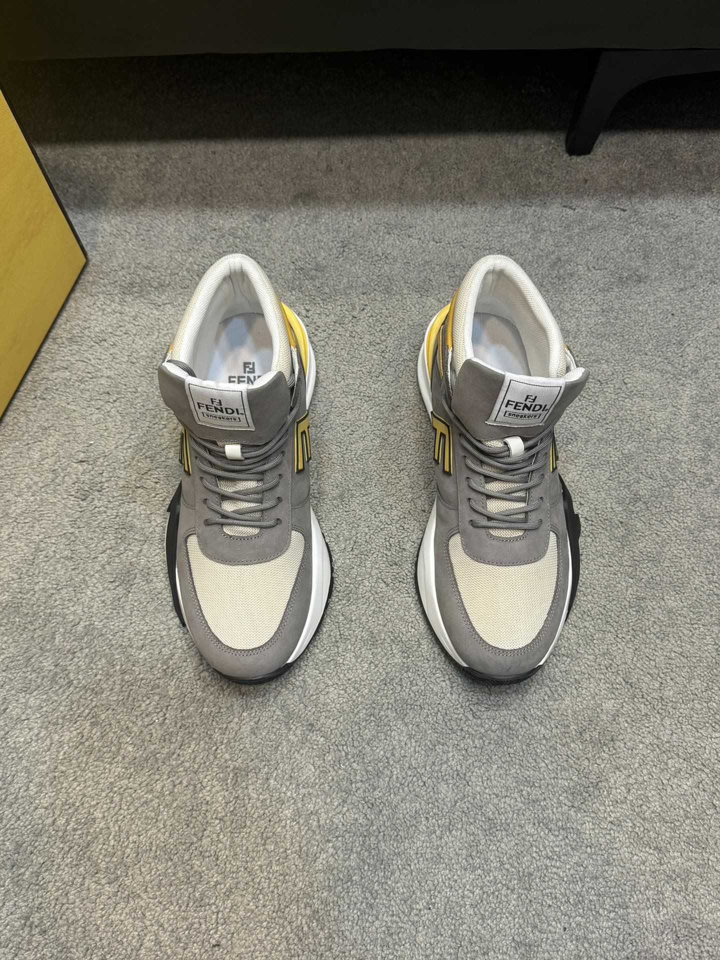 FEND* - Fendi. Zapatilla deportiva casual de invierno para hombre Fendi Flow con tiras elásticas, cr