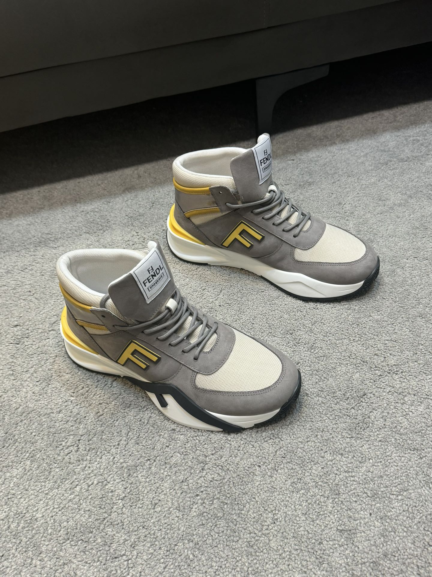 FEND* - Fendi. Zapatilla deportiva casual de invierno para hombre Fendi Flow con tiras elásticas, cr