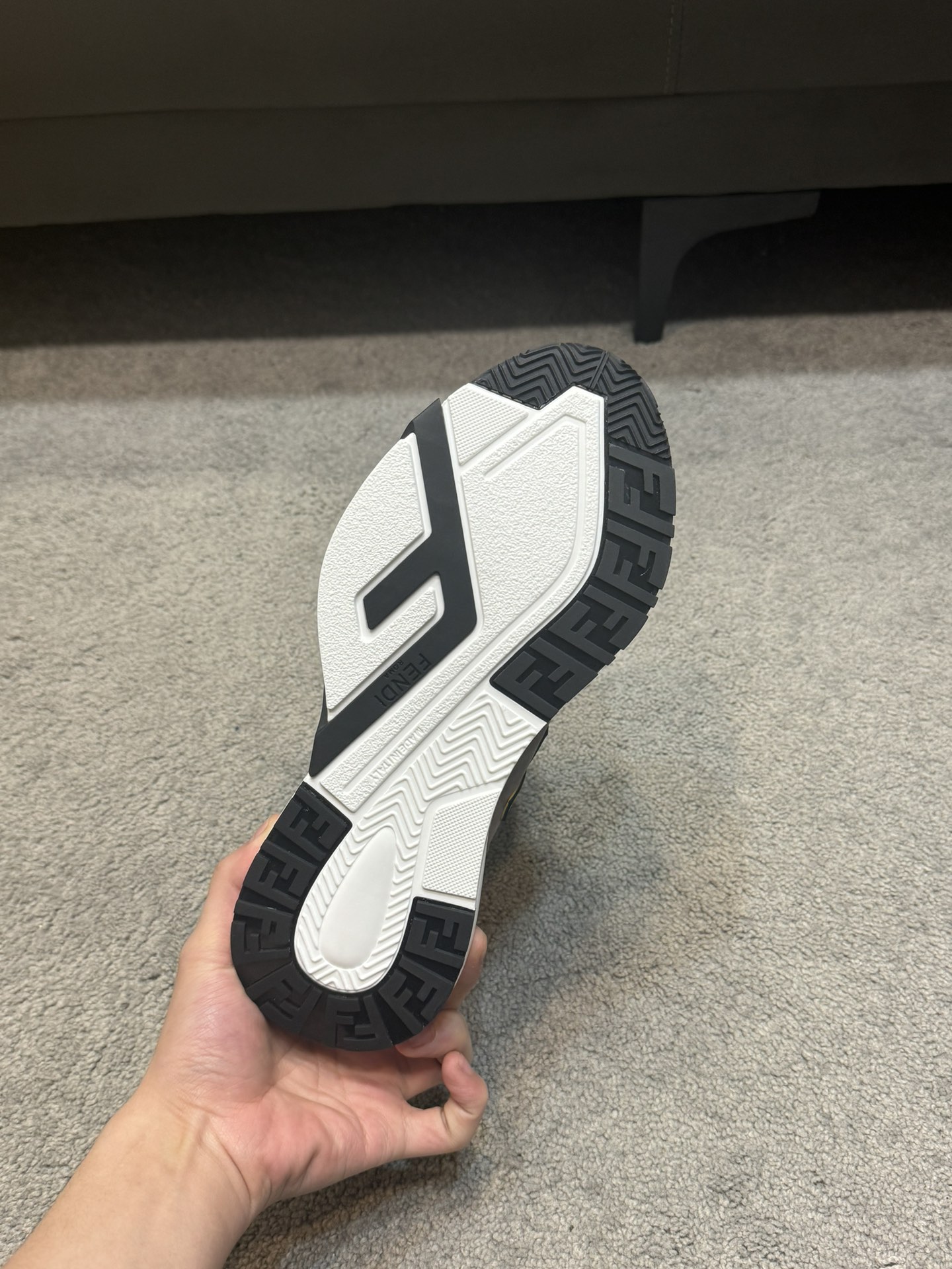 FEND* - Fendi. Zapatilla deportiva casual de invierno para hombre Fendi Flow con tiras elásticas, cr