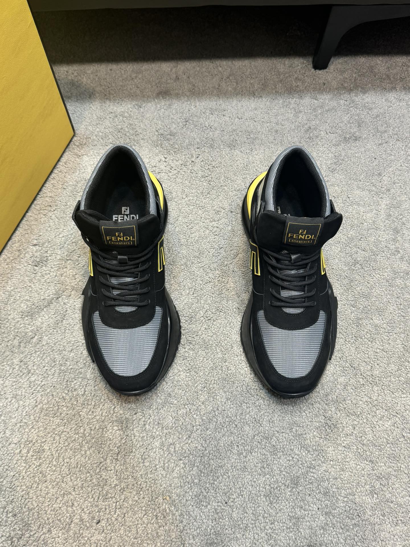 FEND* - Fendi. Zapatilla deportiva casual de invierno para hombre Fendi Flow con tiras elásticas, cr
