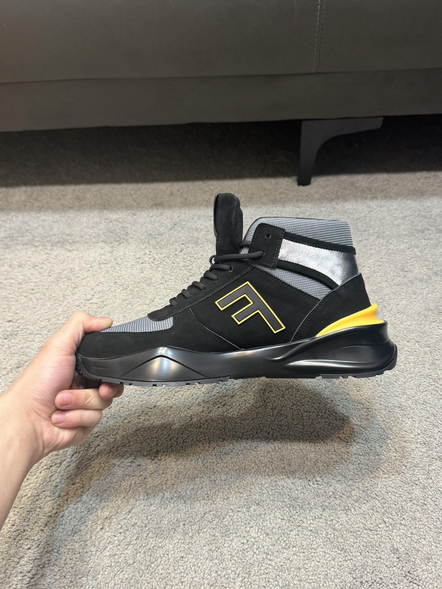 FEND* - Fendi. Zapatilla deportiva casual de invierno para hombre Fendi Flow con tiras elásticas, cr