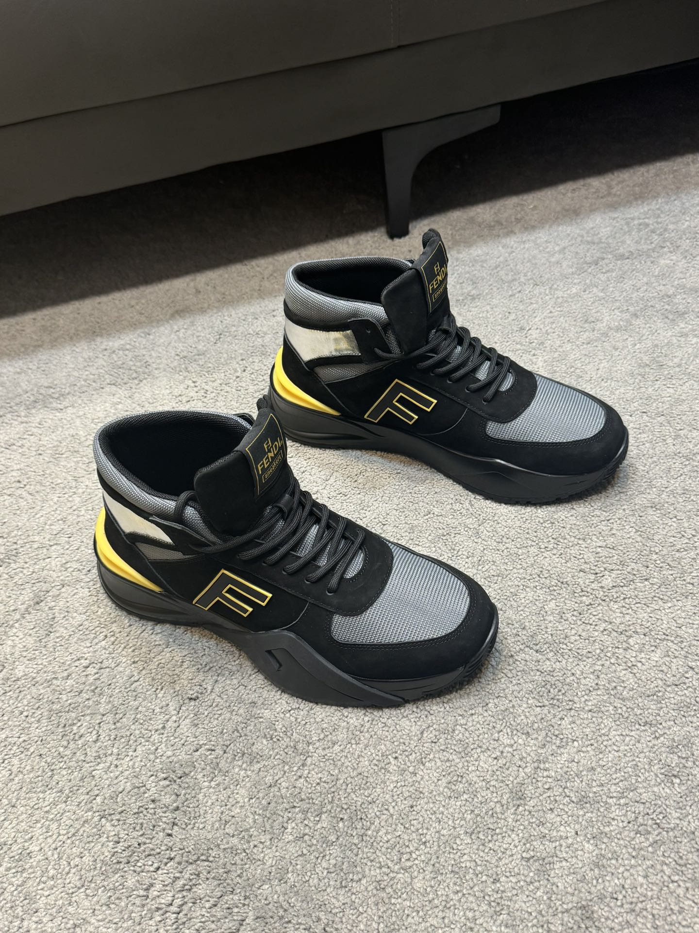 FEND* - Fendi. Zapatilla deportiva casual de invierno para hombre Fendi Flow con tiras elásticas, cr