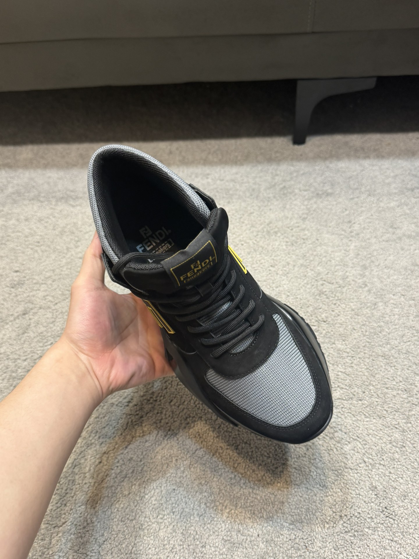 FEND* - Fendi. Zapatilla deportiva casual de invierno para hombre Fendi Flow con tiras elásticas, cr