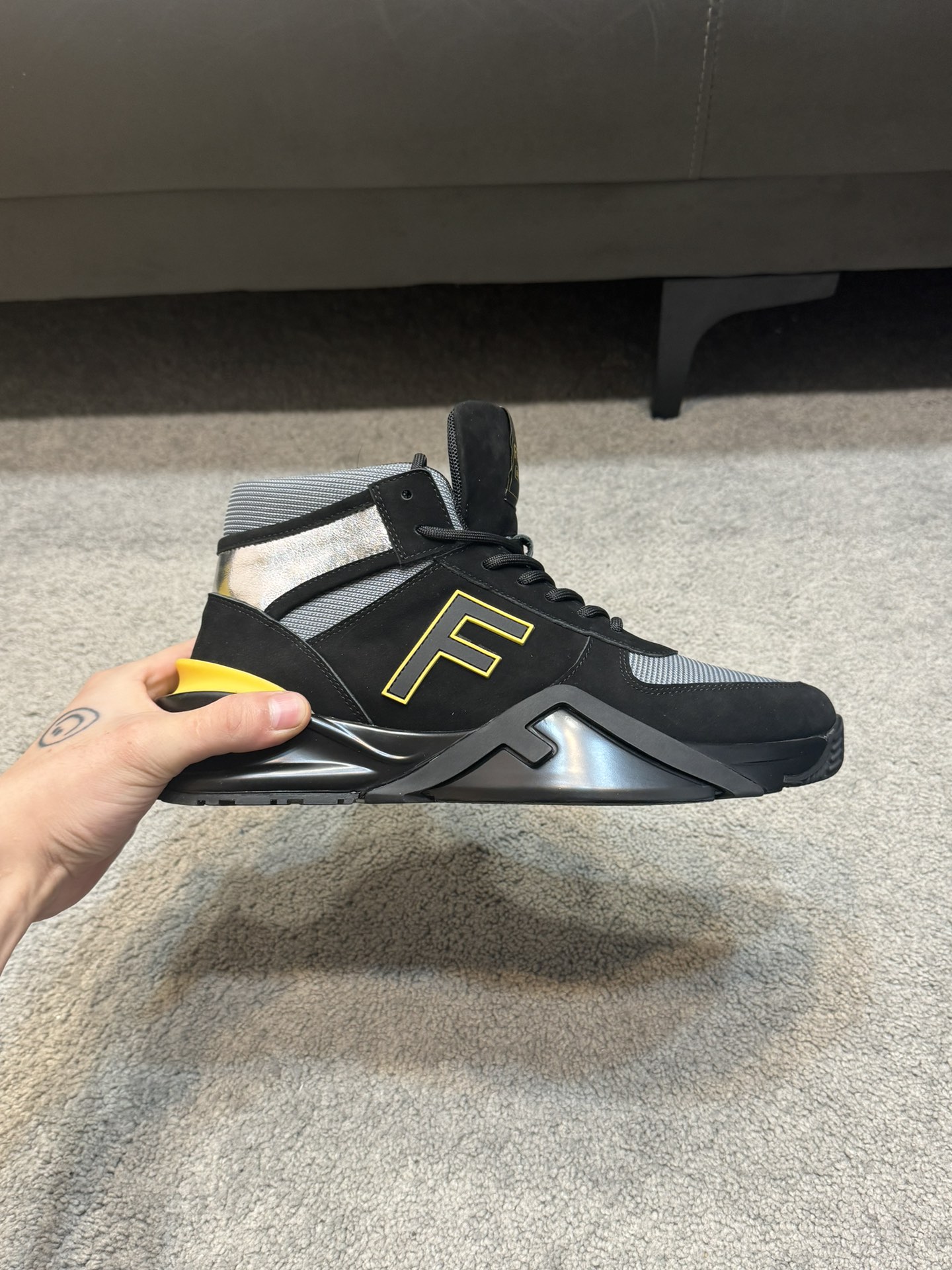 FEND* - Fendi. Zapatilla deportiva casual de invierno para hombre Fendi Flow con tiras elásticas, cr