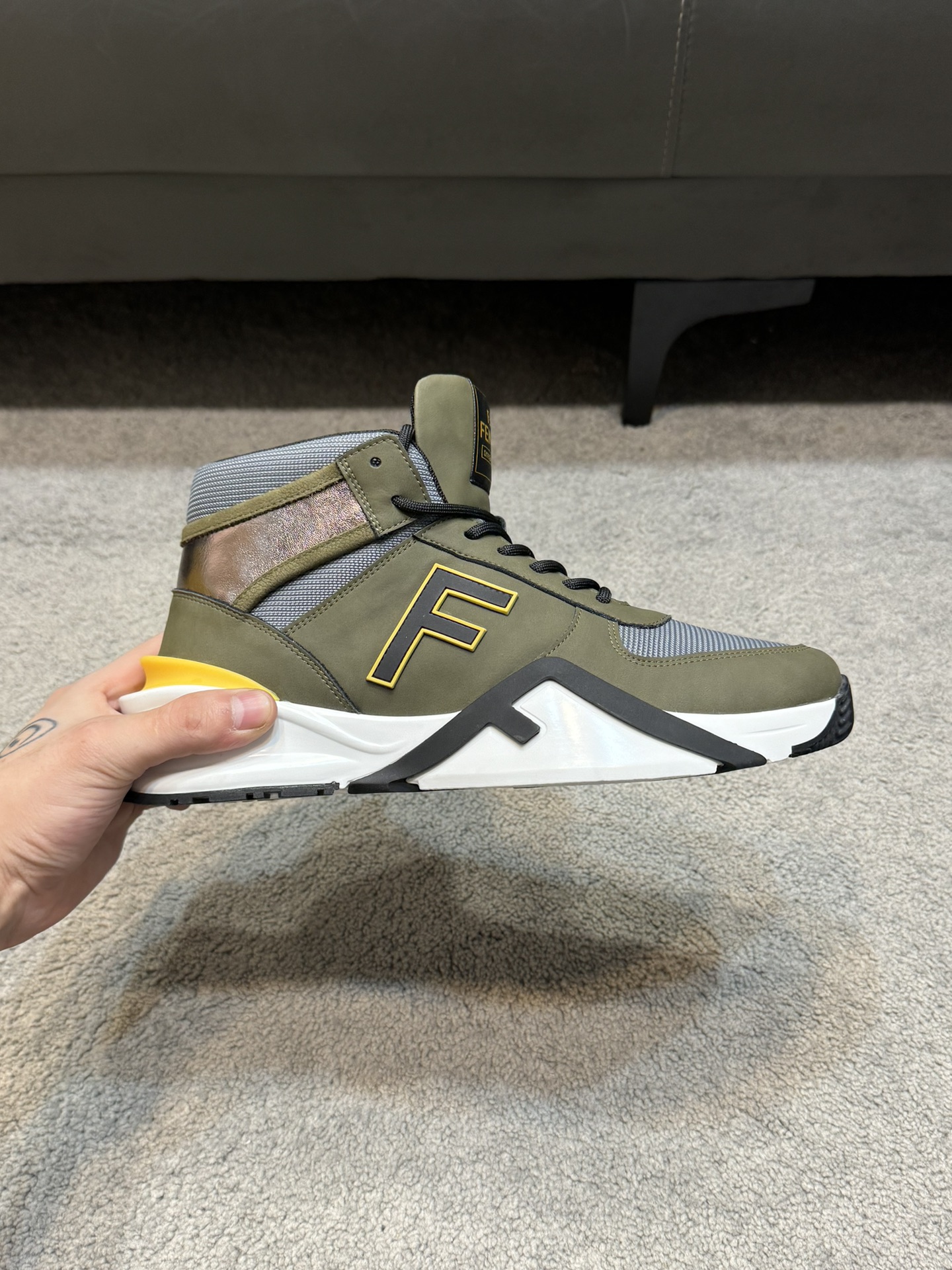 FEND* - Fendi. Zapatilla deportiva casual de invierno para hombre Fendi Flow con tiras elásticas, cr