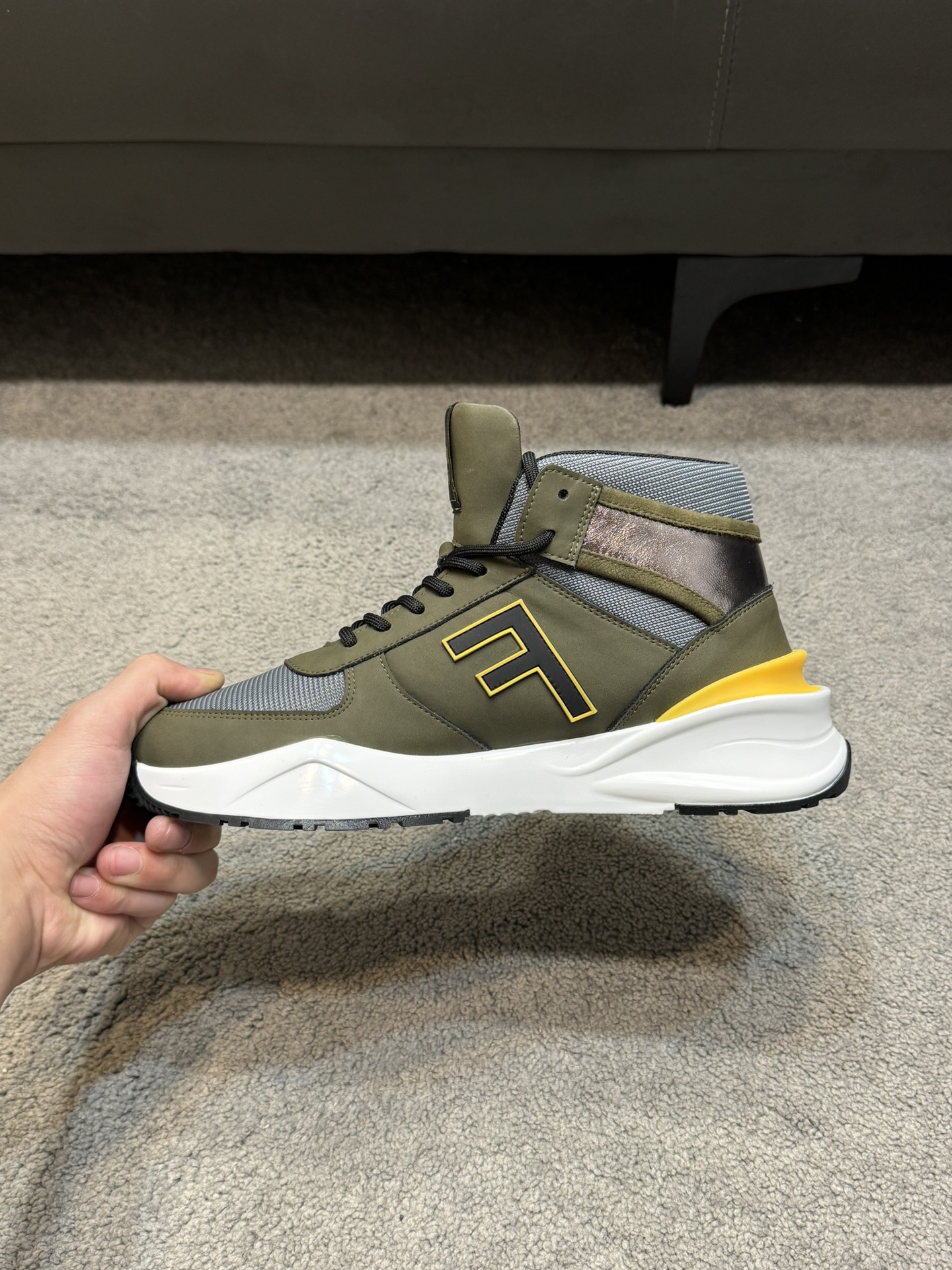 FEND* - Fendi. Zapatilla deportiva casual de invierno para hombre Fendi Flow con tiras elásticas, cr