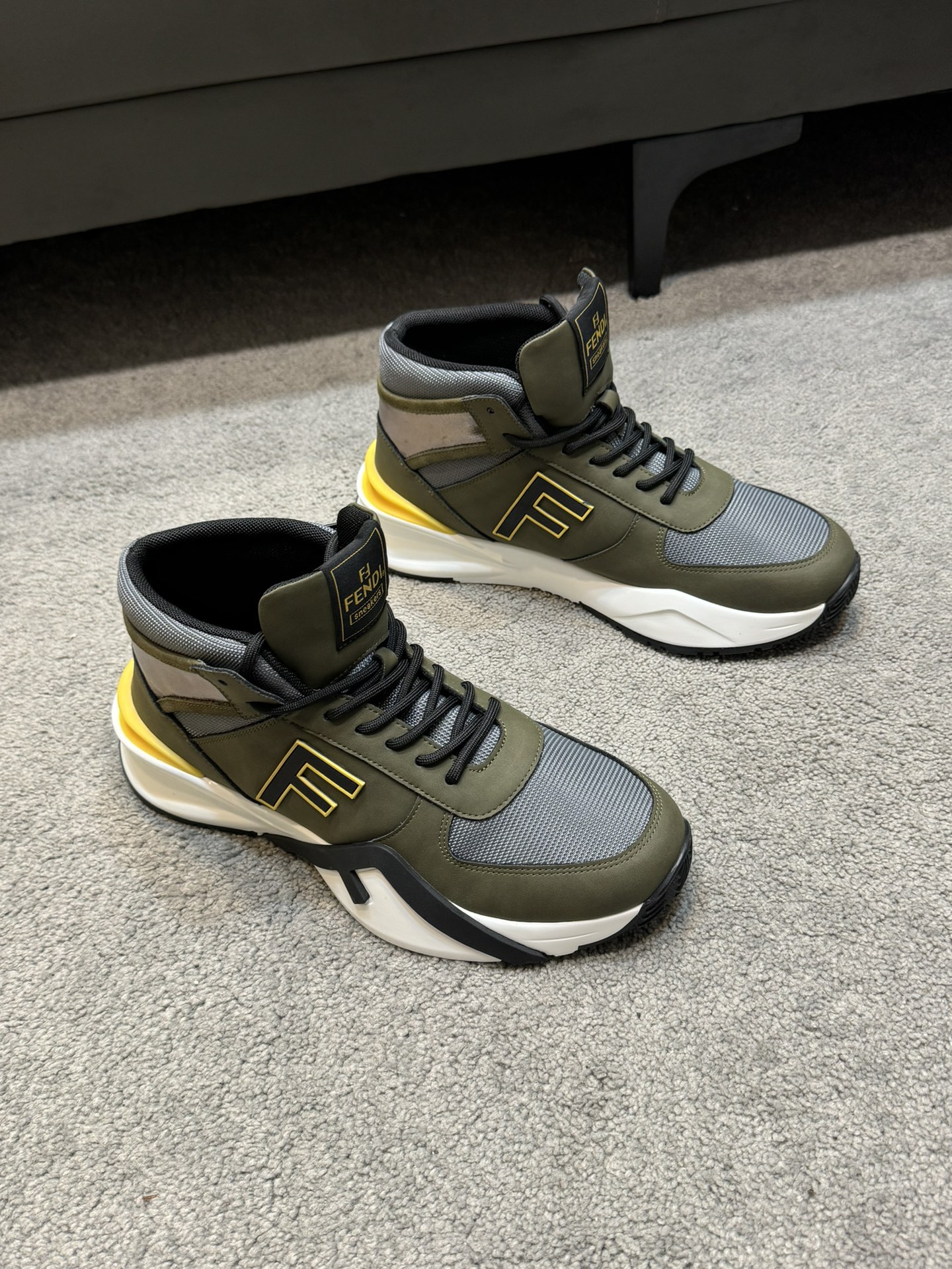 FEND* - Fendi. Zapatilla deportiva casual de invierno para hombre Fendi Flow con tiras elásticas, cr