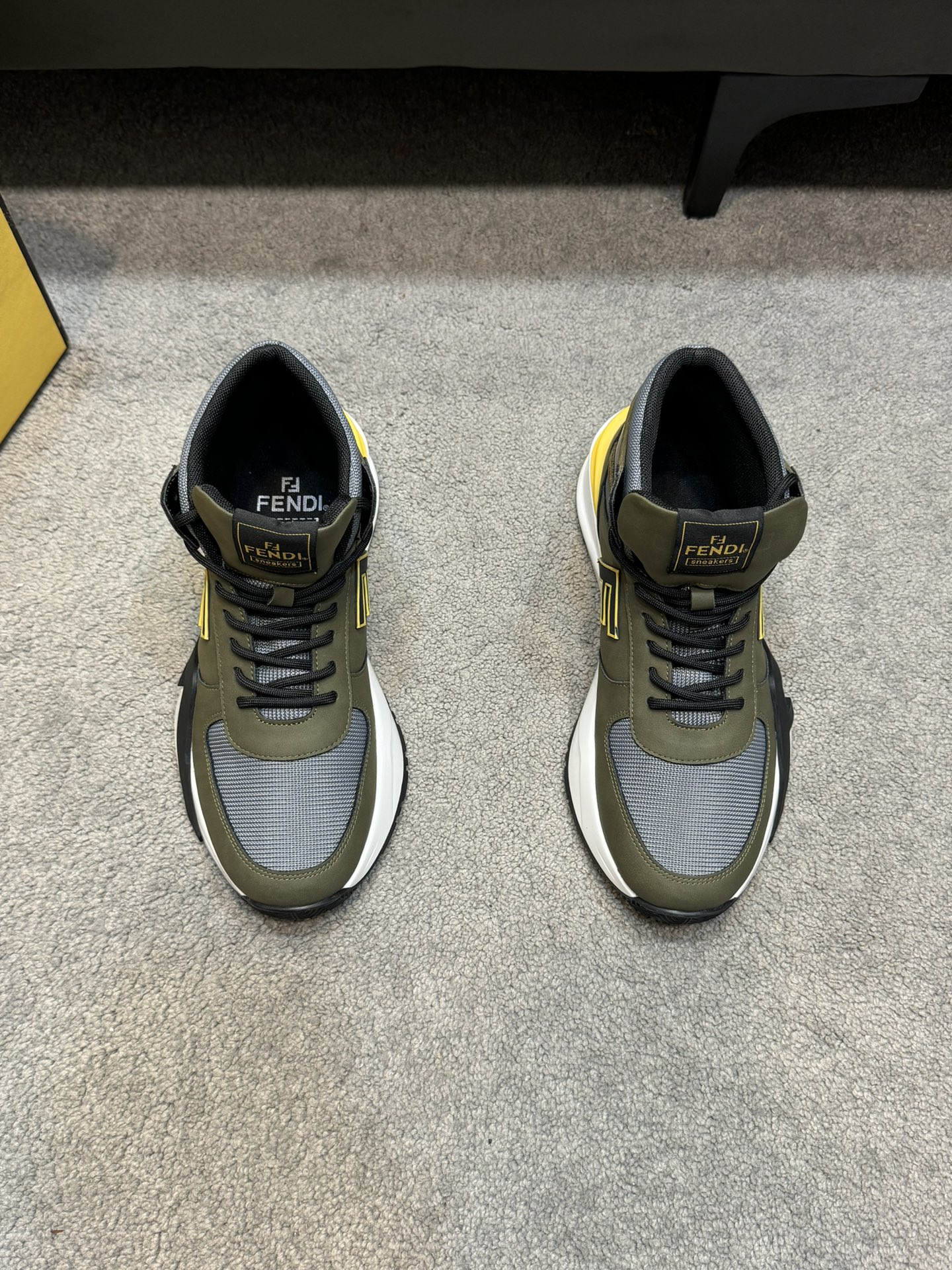FEND* - Fendi. Zapatilla deportiva casual de invierno para hombre Fendi Flow con tiras elásticas, cr