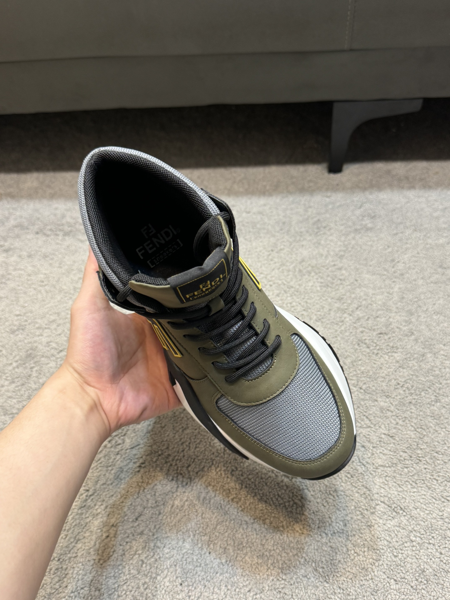 FEND* - Fendi. Zapatilla deportiva casual de invierno para hombre Fendi Flow con tiras elásticas, cr