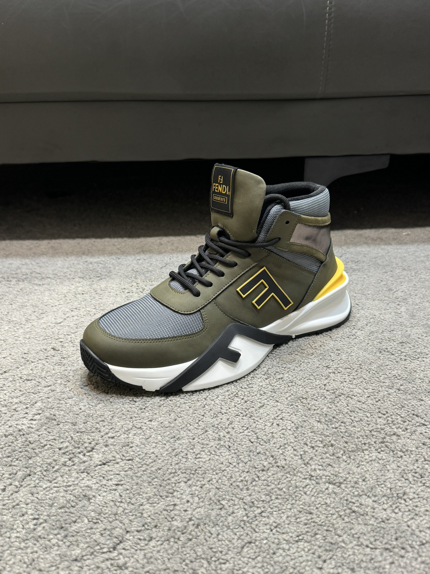 FEND* - Fendi. Zapatilla deportiva casual de invierno para hombre Fendi Flow con tiras elásticas, cr