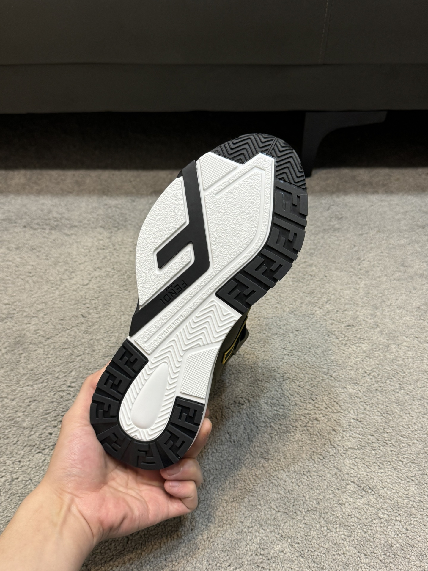 FEND* - Fendi. Zapatilla deportiva casual de invierno para hombre Fendi Flow con tiras elásticas, cr