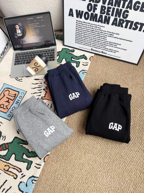 GAP Winter Fleece-Lined Sweatpants for Children & Teens - Warm & Stylish 1 GAP Winter Fleece-Lined Sweatpants for Children & Teens - Warm & Stylish