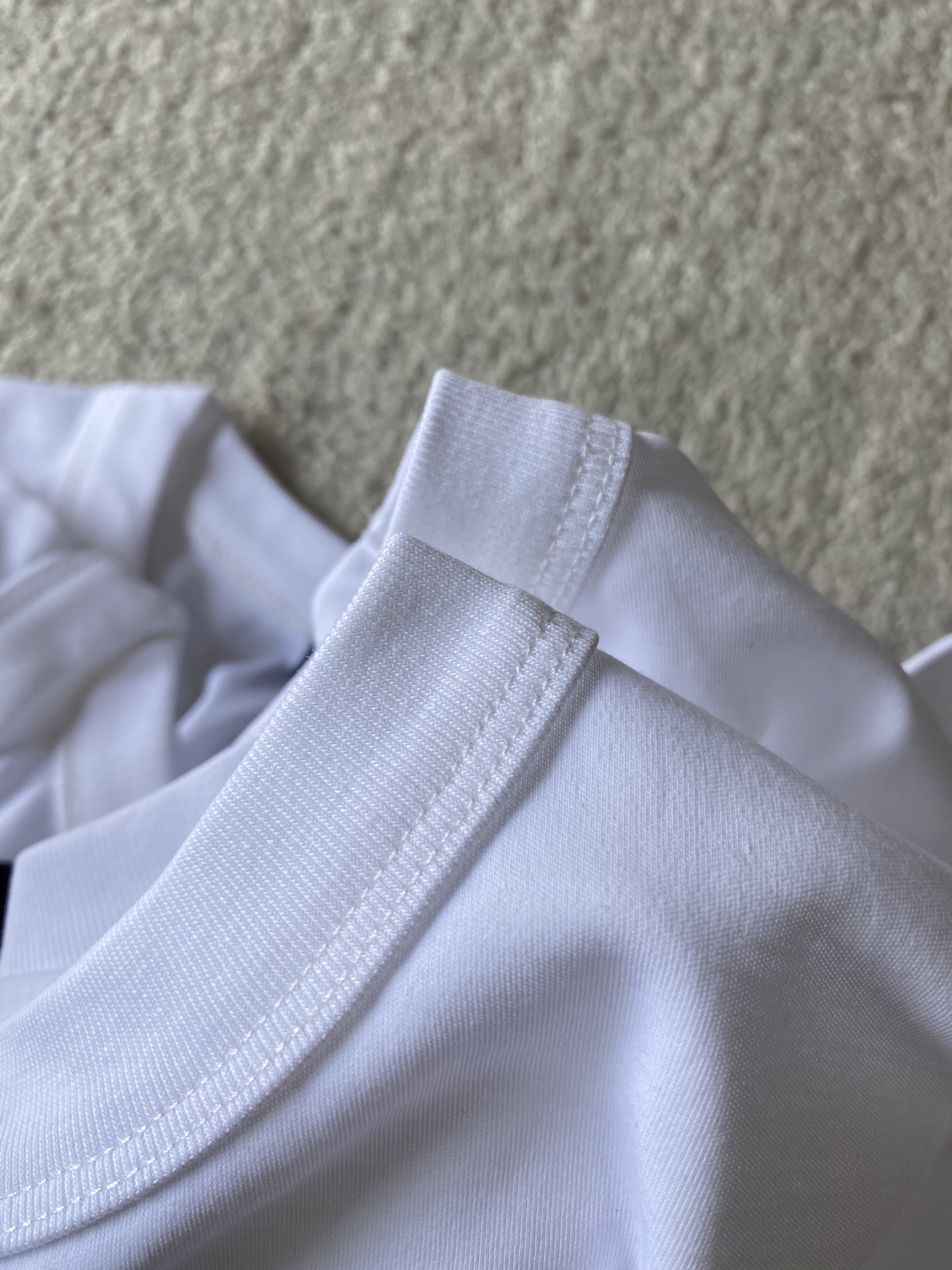 Louis Vuitton Voyage Trunk White Cotton T-Shirt, Crew Neck, Short Sleeve 6 i1743848532122 3955 0 5