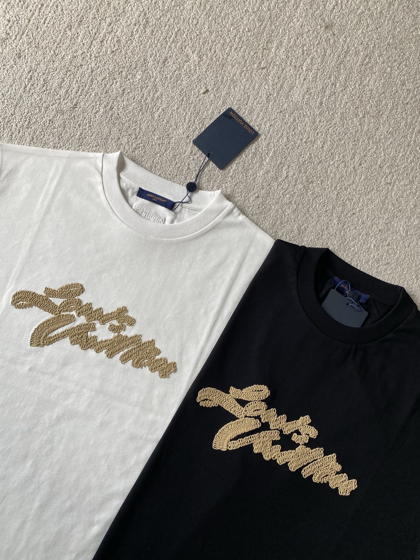 Louis Vuitton Crewneck T-Shirt with Embroidered Signature Logo, White 4 i1749315400701 4208 0 2