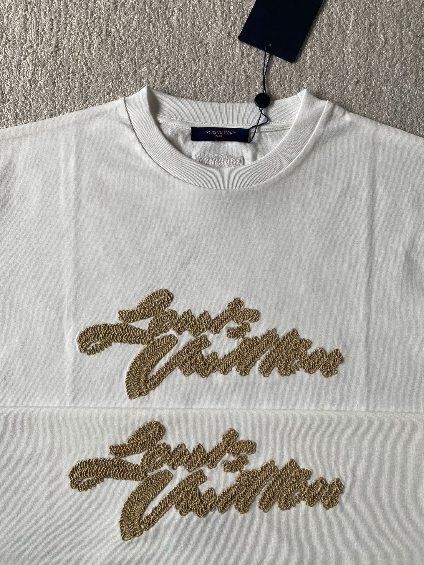 Louis Vuitton Crewneck T-Shirt with Embroidered Signature Logo, White 2 i1749315400747 1201 0 0
